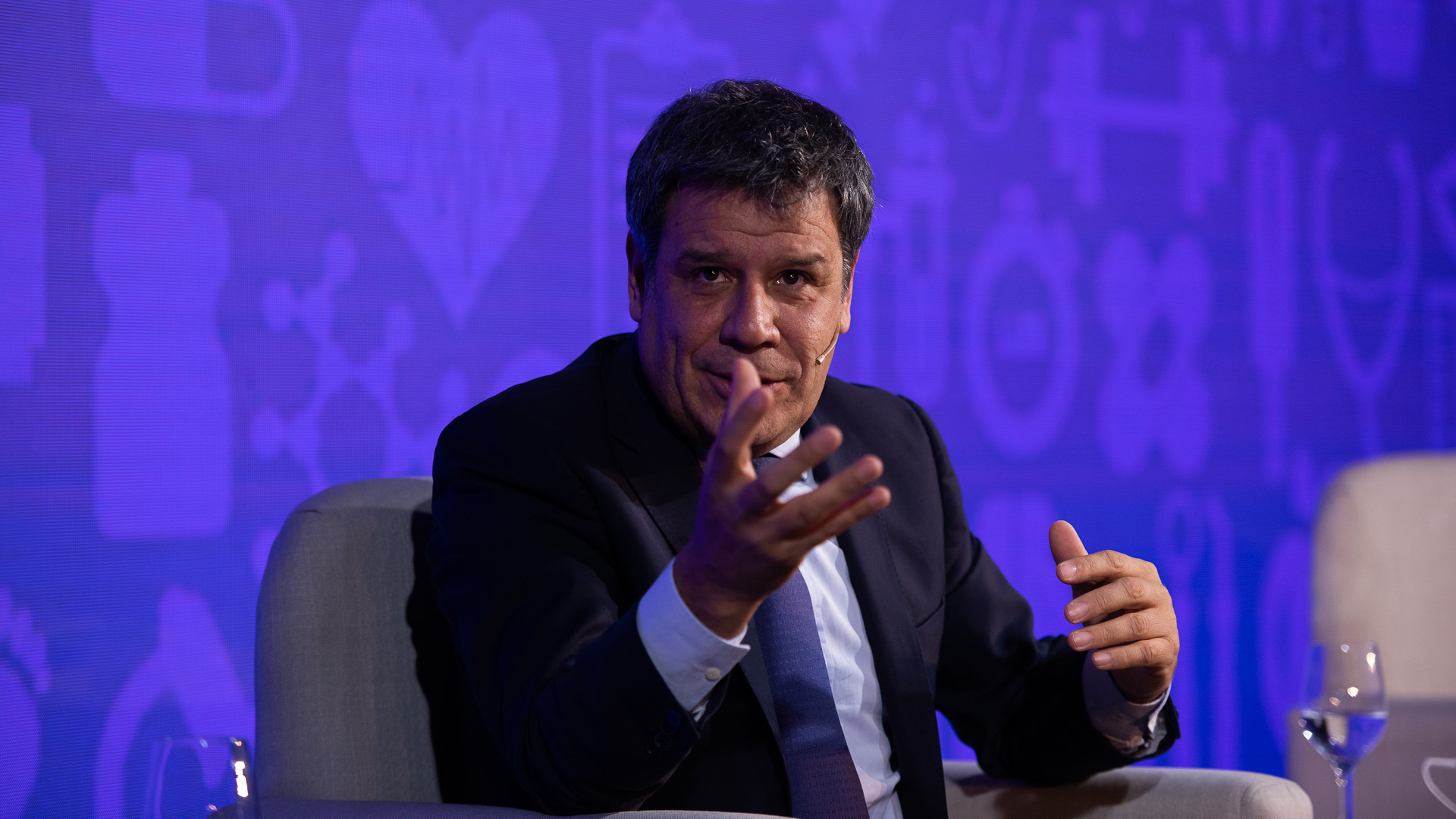 Manes habló de la importancia del afecto y el estímulo cognitivo en el bienestar humano