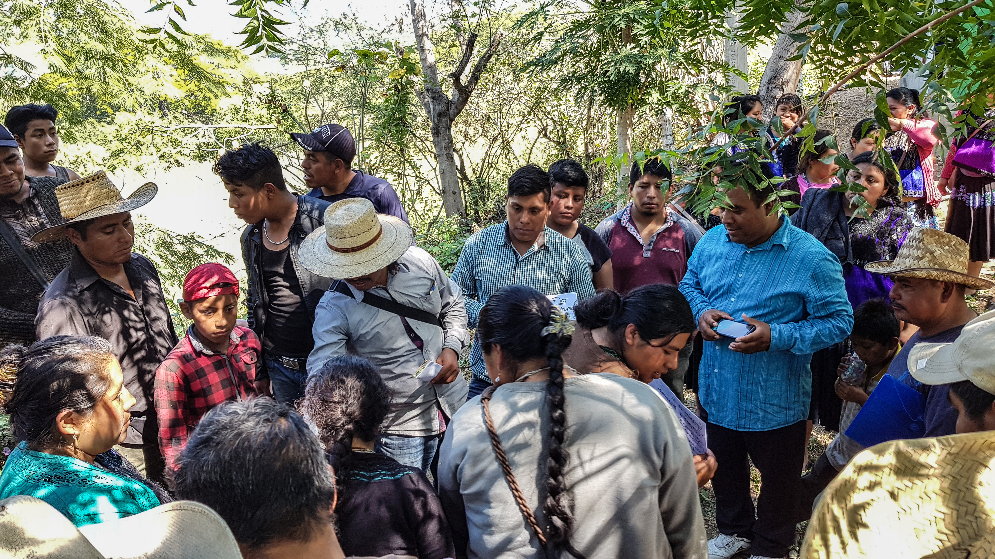 El contingente de comunidades indígenas desplazados “Caravana de pies cansados”, conformada por 376 indígenas tsotsiles y tzeltales, tras caminar durante seis días los 59 kilómetros de la autopista San Cristóbal de las Casas- Tuxtla Gutiérrez,(FOTO: Abraham Jiménez/CUARTOSCURO.COM)