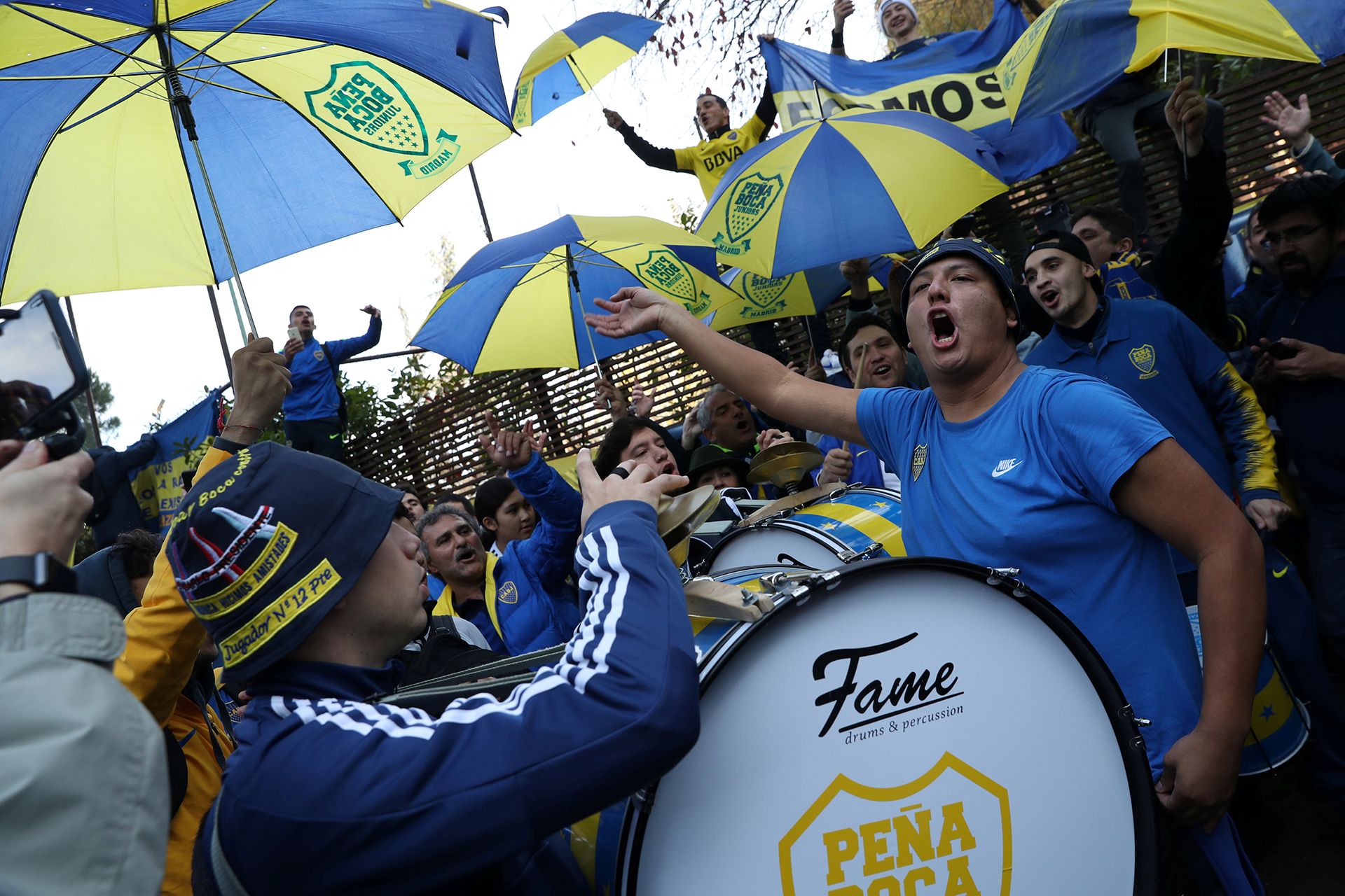 El banderazo de los hinchas de Boca en el hotel