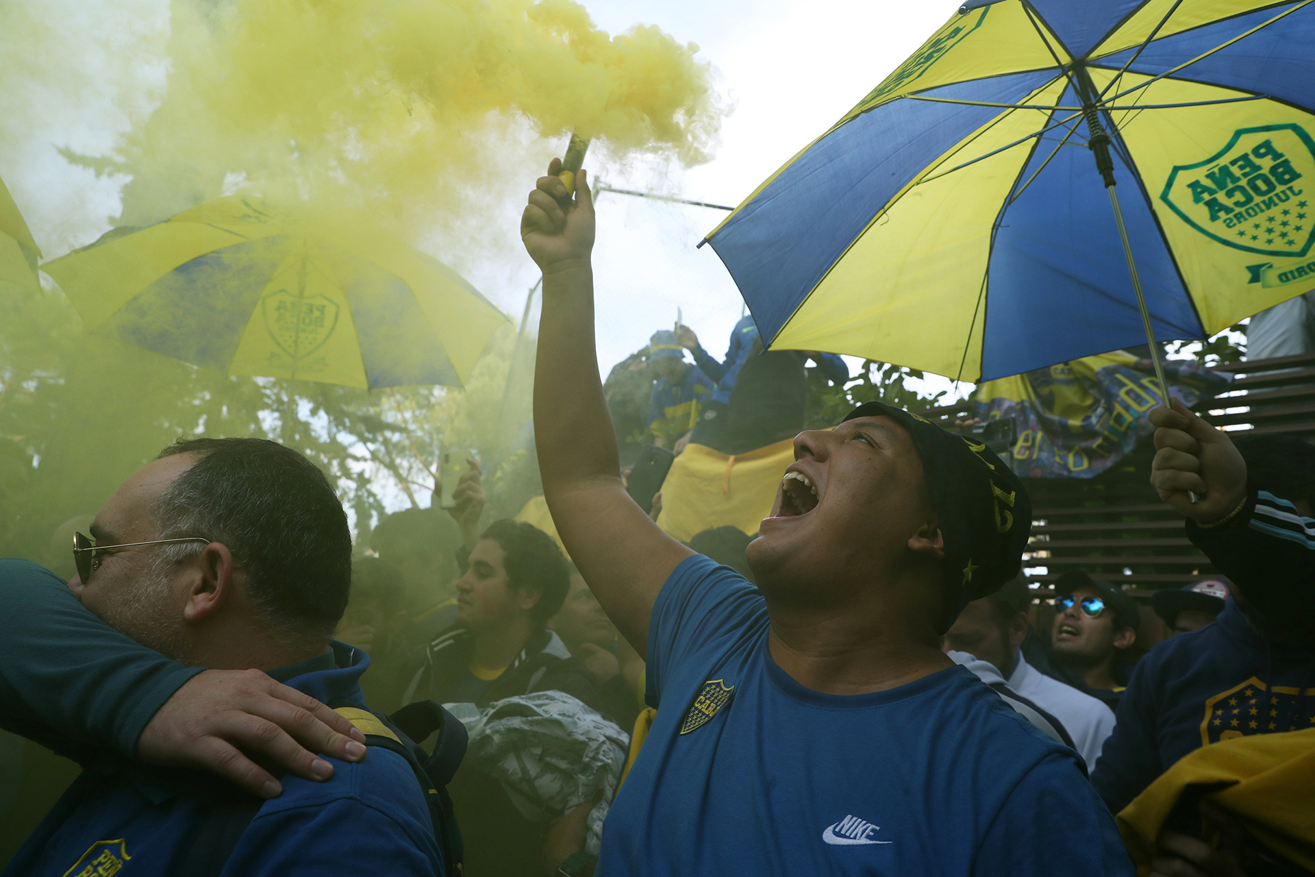 Los hinchas de Boca se juntaron en la puerta del hotel