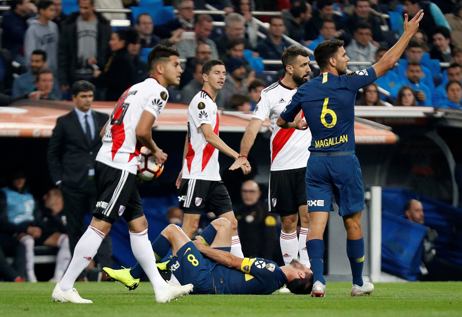 Las faltas fueron una constante en el inicio del juego