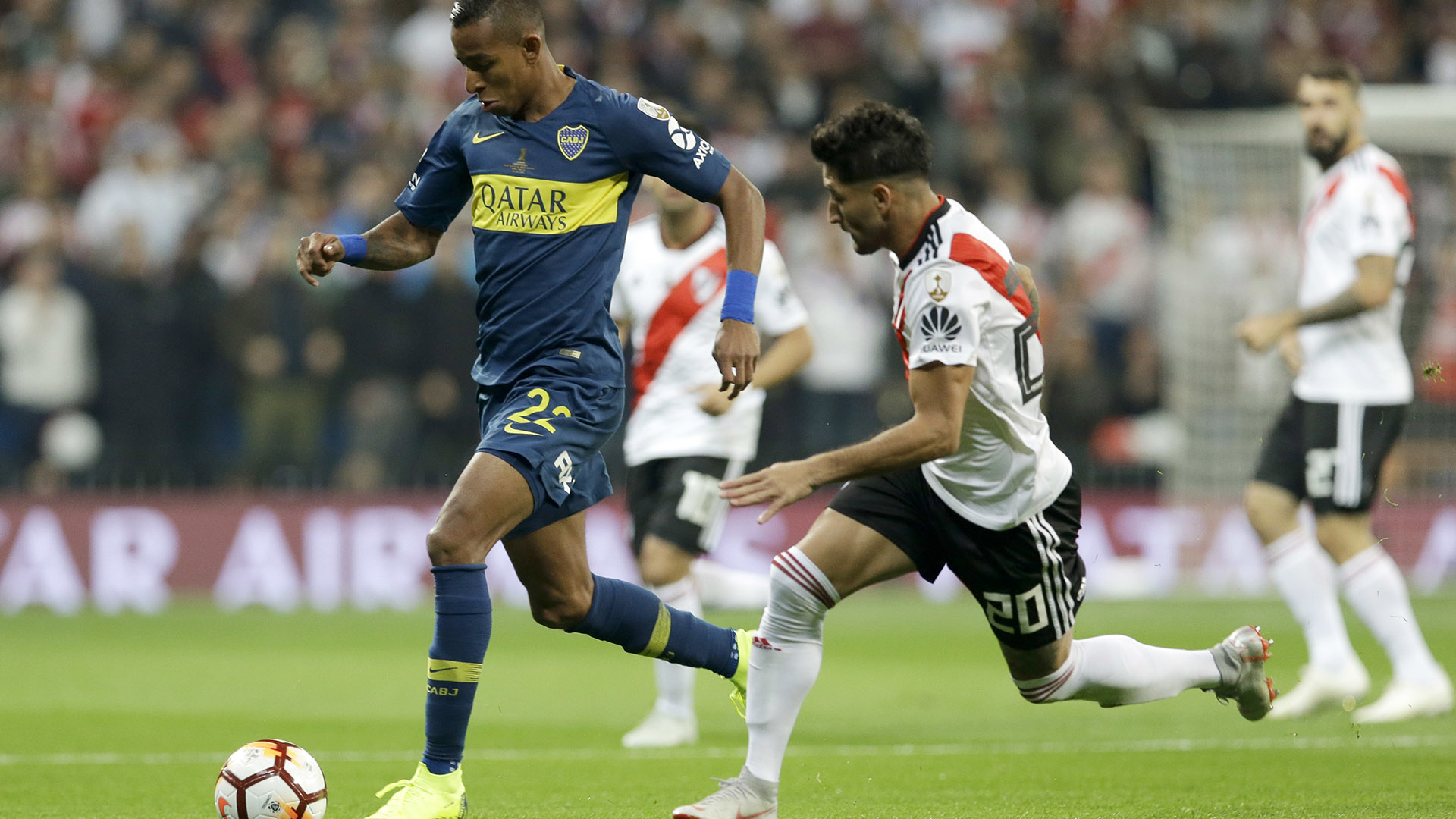 Villa le ganó la pulseada a “Wanchope” Ábila