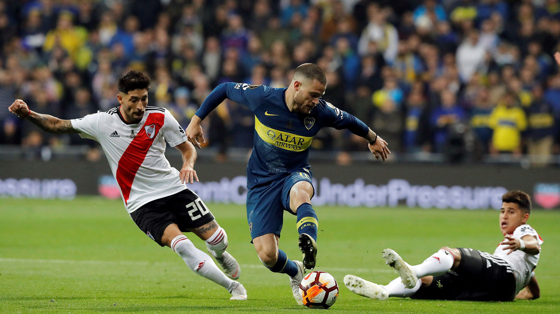 Nández contra todos en la mitad