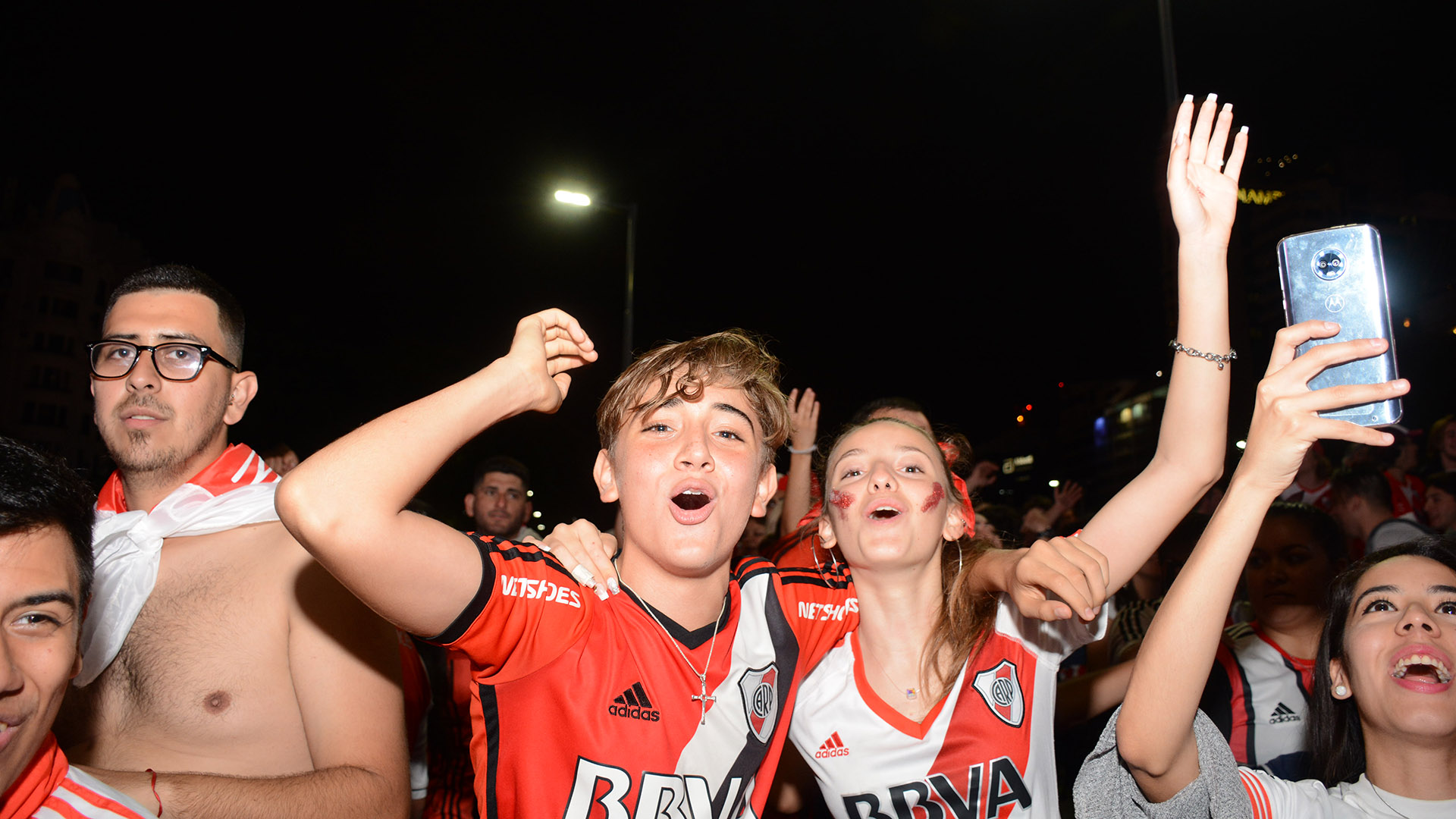 Los hinchas dejaron la garganta tras la obtención de la Copa
