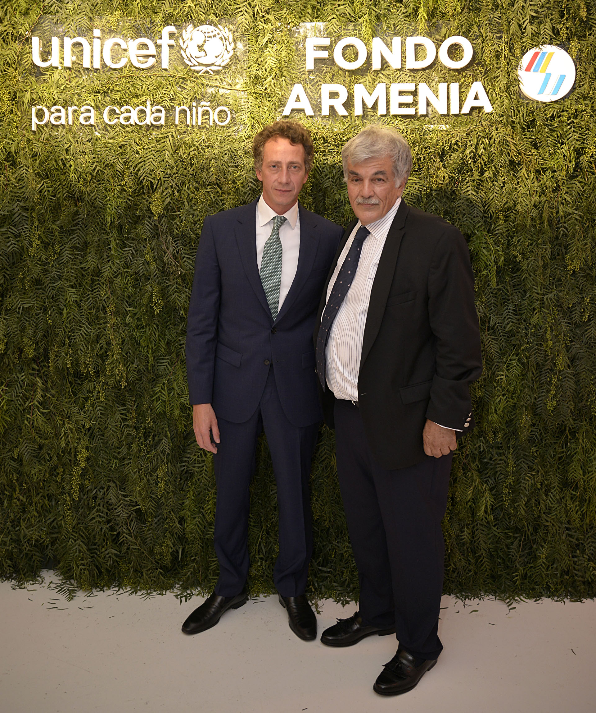 Facundo Martínez y Arturo Karagozlu, quien recibió uno de los reconocimientos