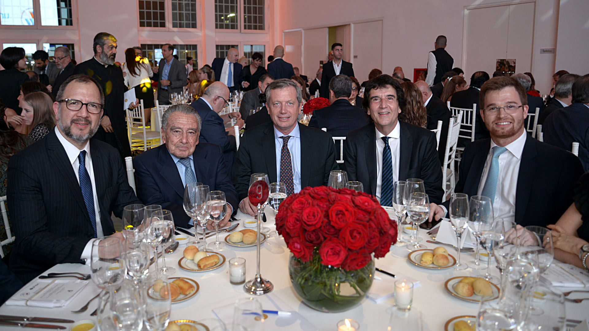 En la mesa principal: Fabián Perechodnik, Eduardo Eurnekian, Emilio Monzó, Carlos Melconian y Nicolás Massot