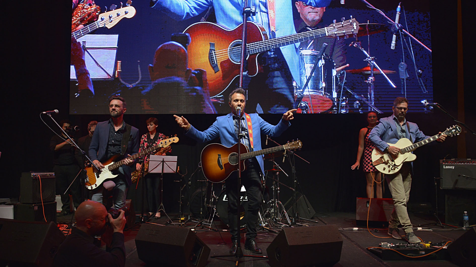 Los invitados disfrutaron de la música de Lapeband, con Sergio Lapegüe y su banda