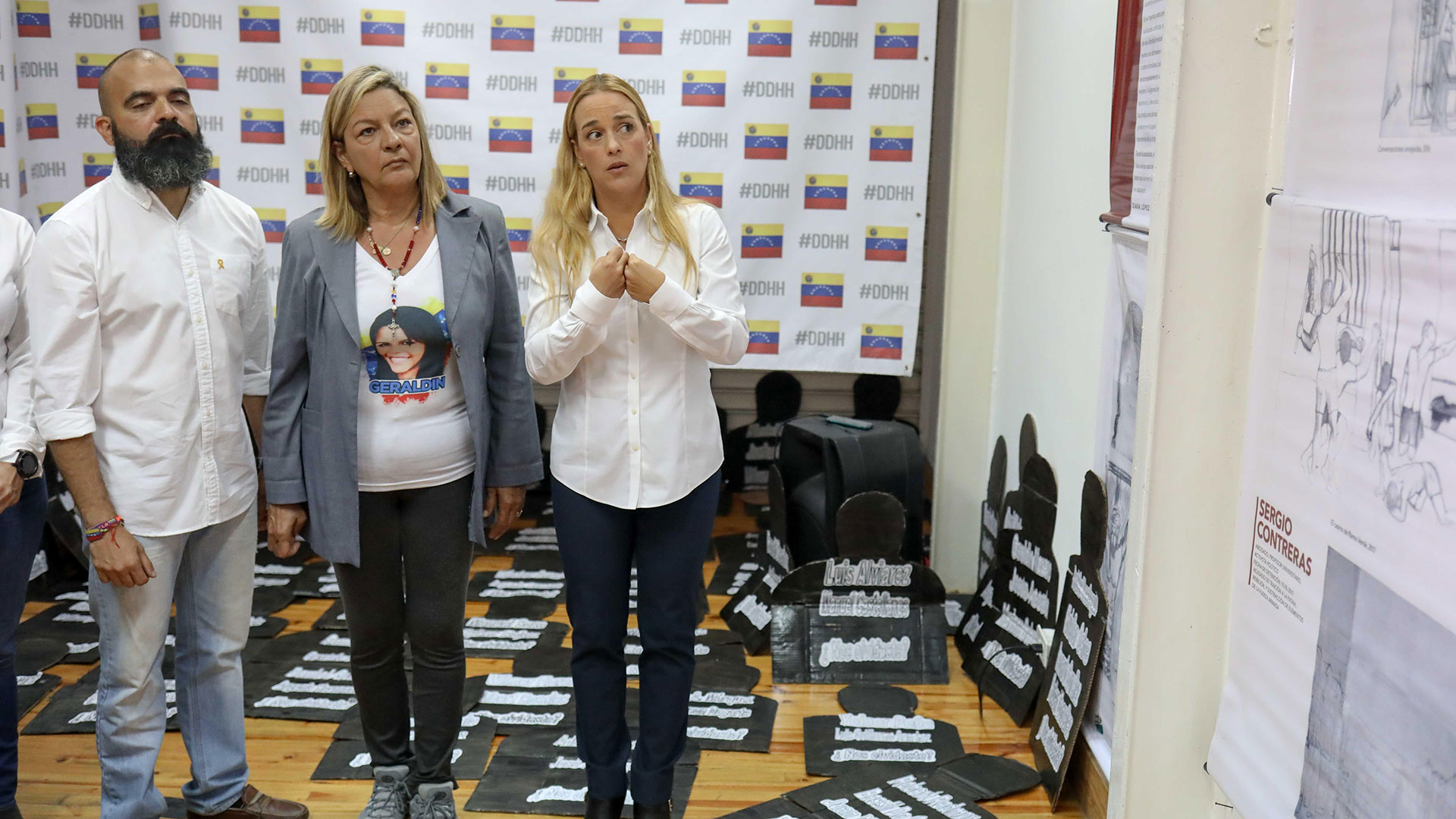 La exposición fue construida con aportes de abogados y familiares de las víctimas (EFE)