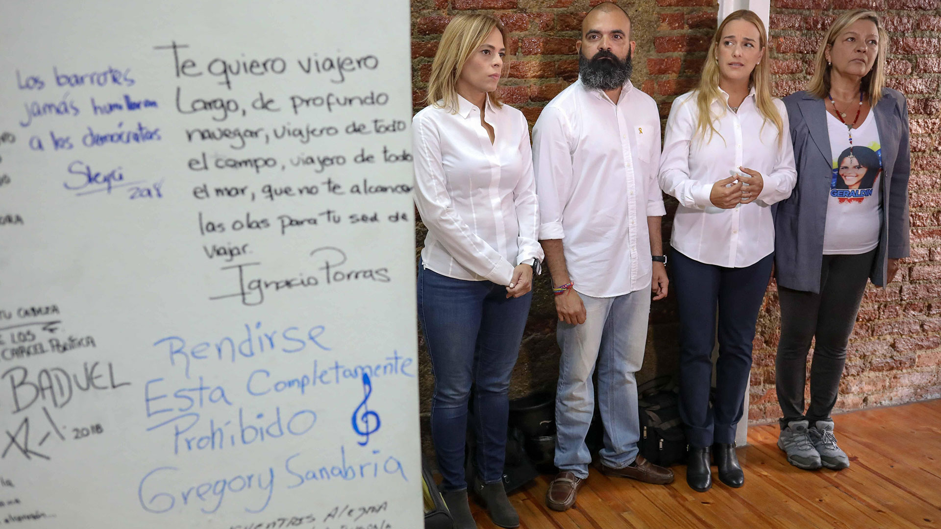 También se exponen mensajes de presos políticos y torturados del régimen de Maduro (EFE)
