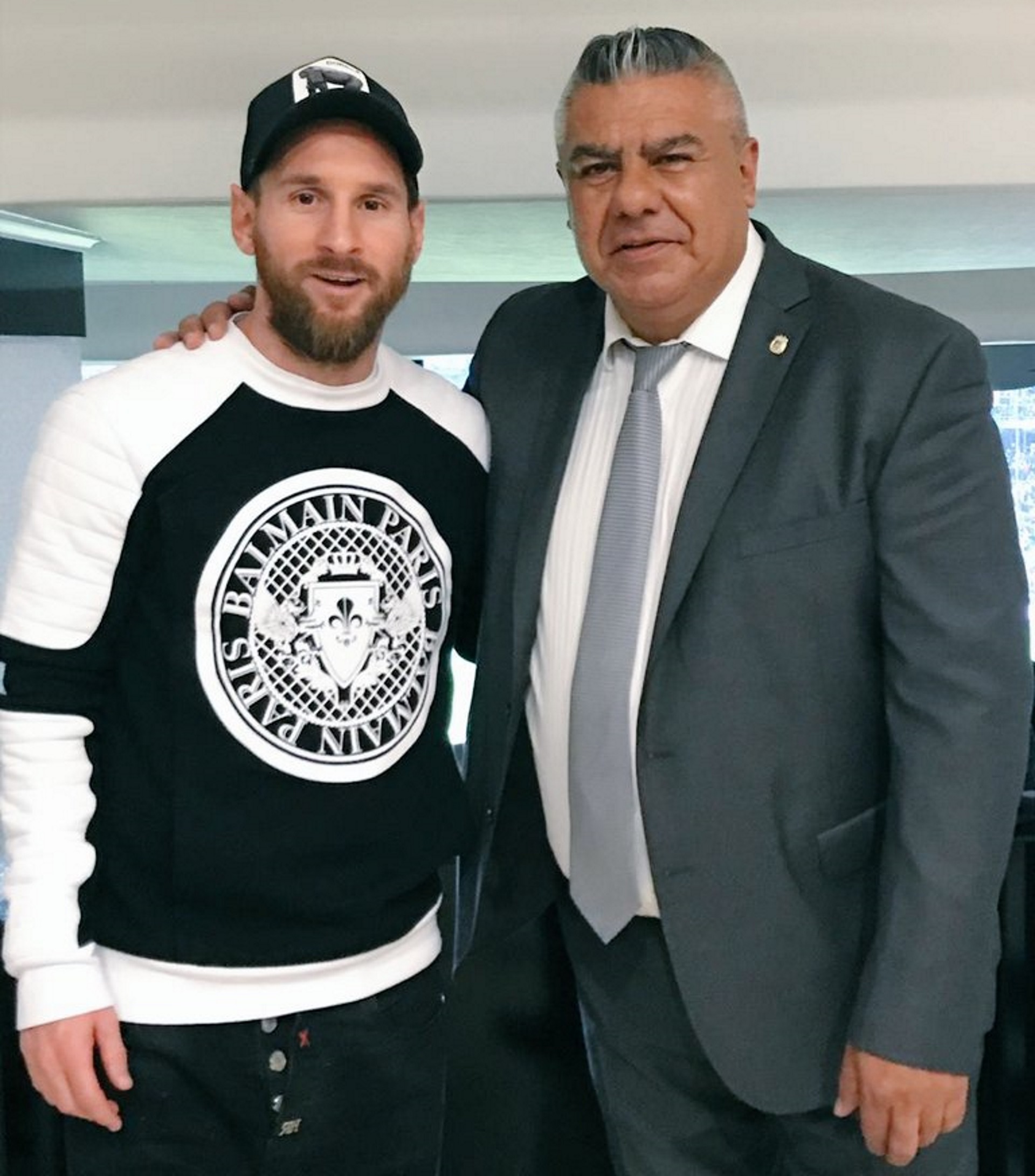 Claudio Tapia y Lionel Messi hablaron durante la Superfinal de la Copa Libertadores
