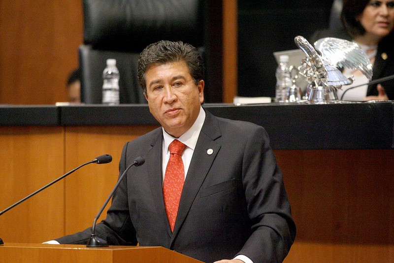 “Fuera por haberse quitado la playera tricolor” Expresó Héctor Yunes