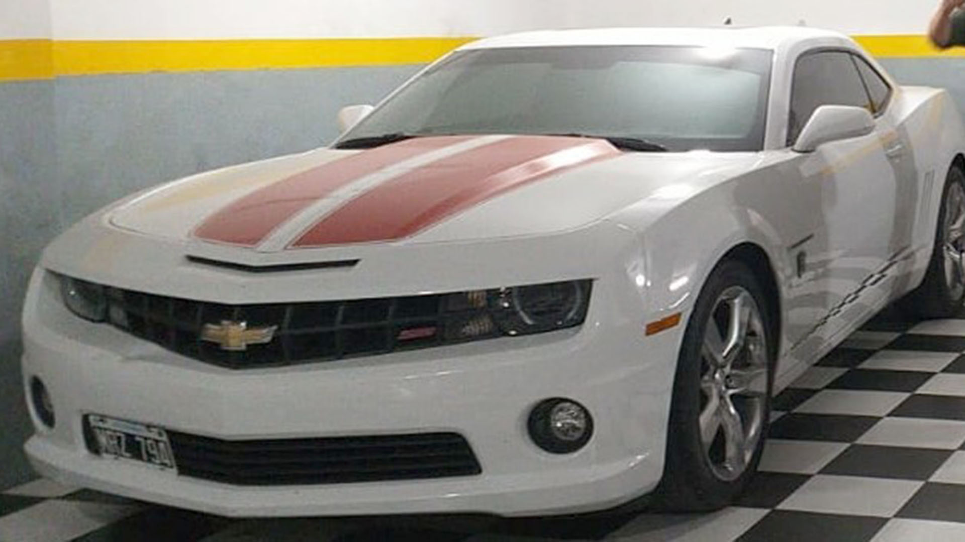 Chevrolet Camaro incautado en los allanamientos.