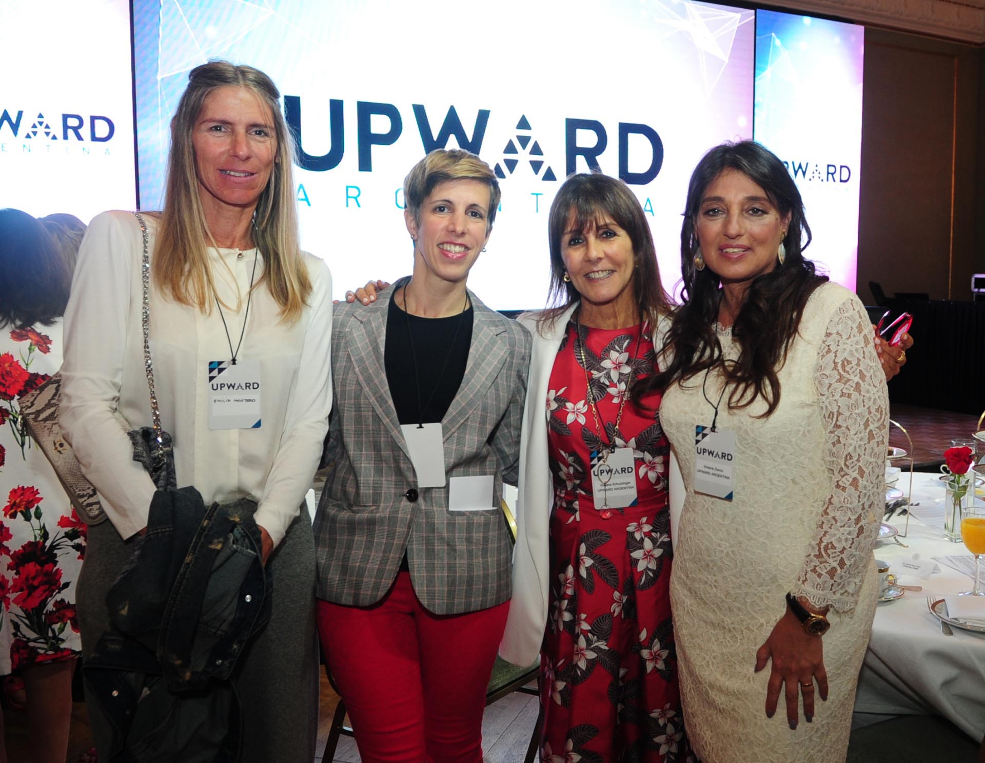 Emilia Montero (Directora Great Place to Work), Natalia Kaposvari (Marketing y desarrollo comercial de Great Place to Work), Viviana Schulzinger (Directora Ejecutiva UPWARD Argentina) y Viviana Zocco (UPWARD Argentina)