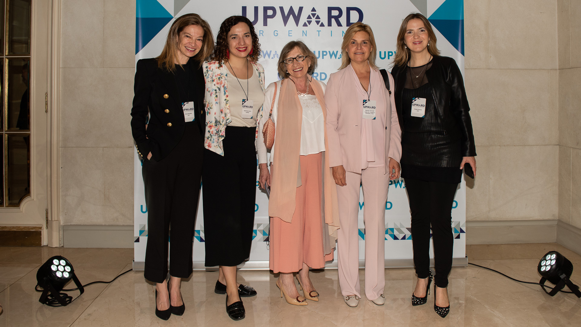 Elena Morettini (Directora del departamento de área de YPF), Gala Díaz Langou (CIPPEC), Graciela Adán (Presidenta Fundación Global), Gabriela Terminielli (Directora Cadec SA) y Anabel Perrone (Directora Ejecutiva de la Fundación YPF)