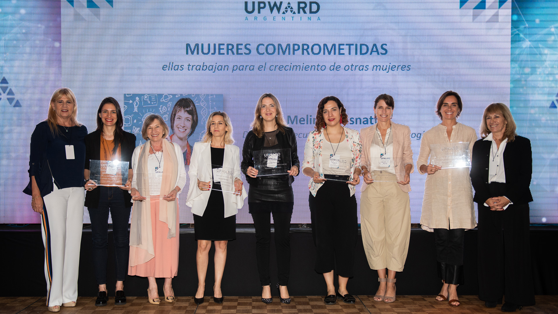 El premio a mujeres comprometidas es un reconocimiento por su pasión, su valioso aporte y su constante compromiso con la equidad de género.
