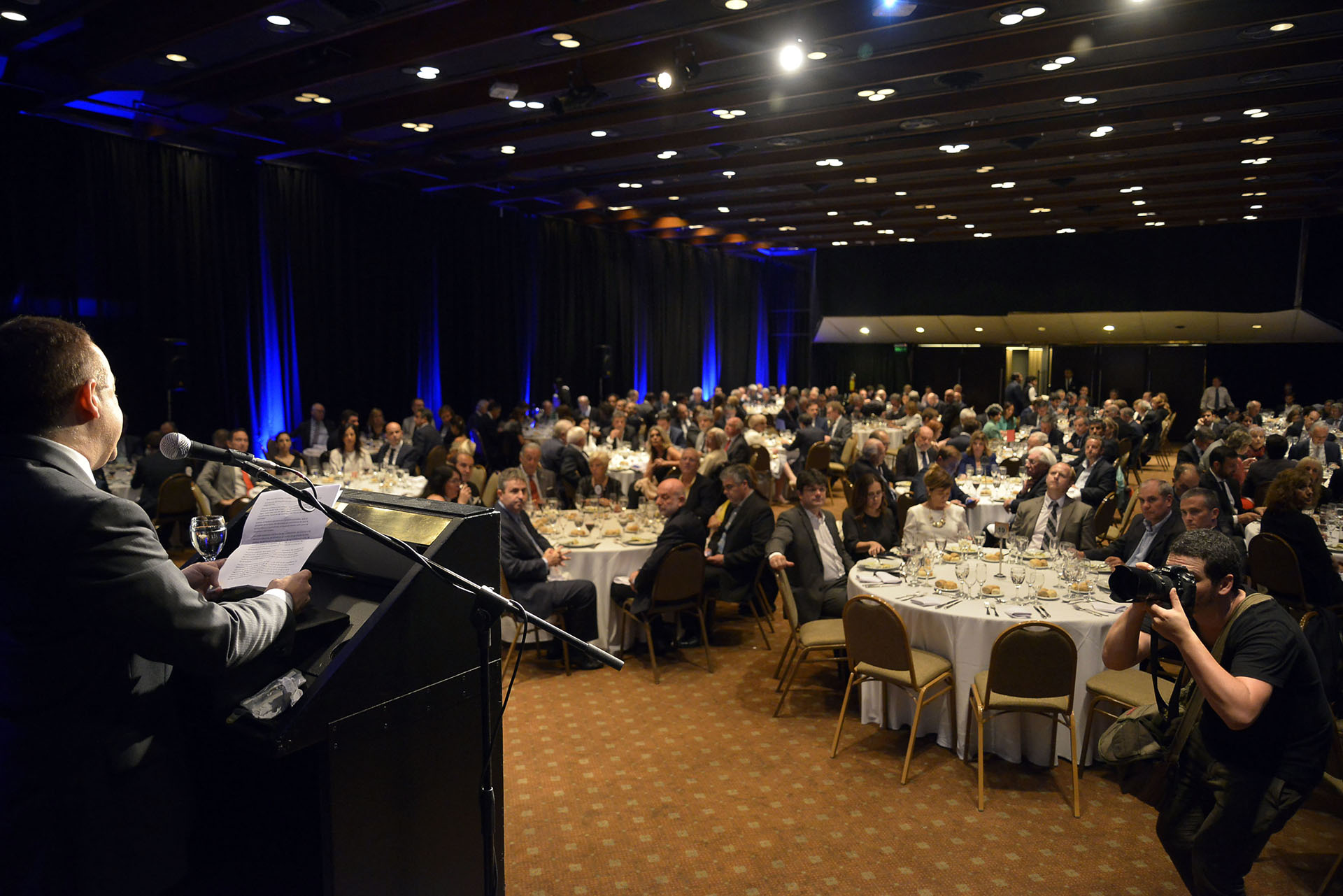 El salón del Hotel Sheraton alojó a una gran cantidad de periodistas de todo el país