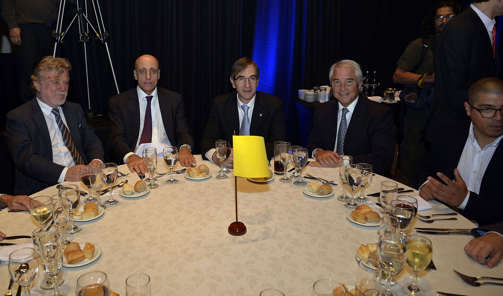 Ricardo Kirschbaum; Carlos Pagni; el director de Relaciones Gubernamentales, Comunicación y Medios de Telecom, Pedro López Matheu; el Director de Asuntos Institucionales de Infobae Pablo Deluca; Francisco Muñoz (OPI Santa Cruz)