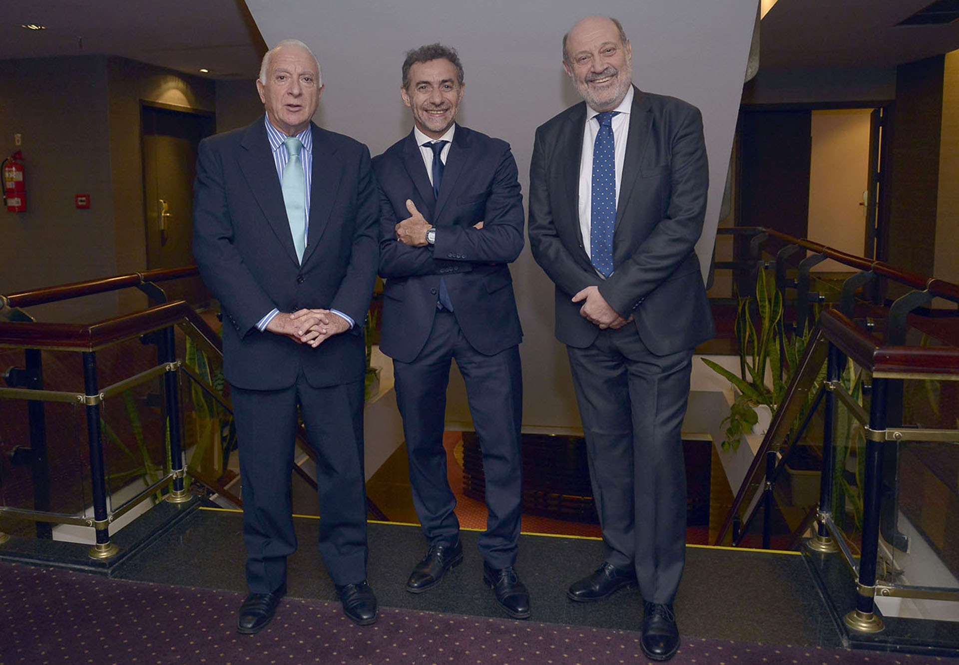 El director de Relaciones Institucionales del diario La Nación, Norberto Frigerio, junto a los periodistas Luis Majul y Alfredo Leuco