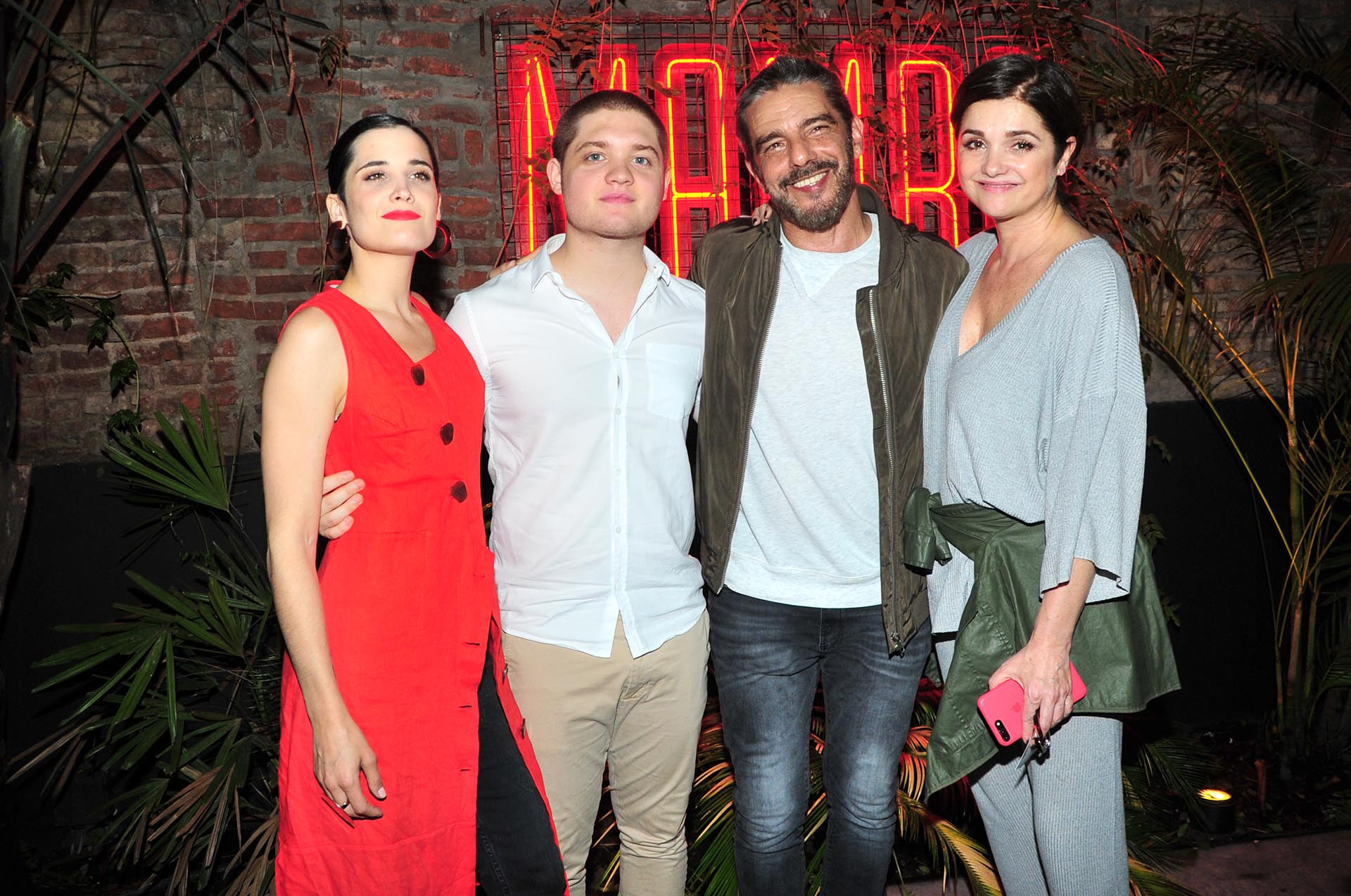 Flor Torrente, Toto Kirzner, Fabián Mazzei y Araceli González festejó el final del rodaje de la película “Sola”, dirigido por José Cicala