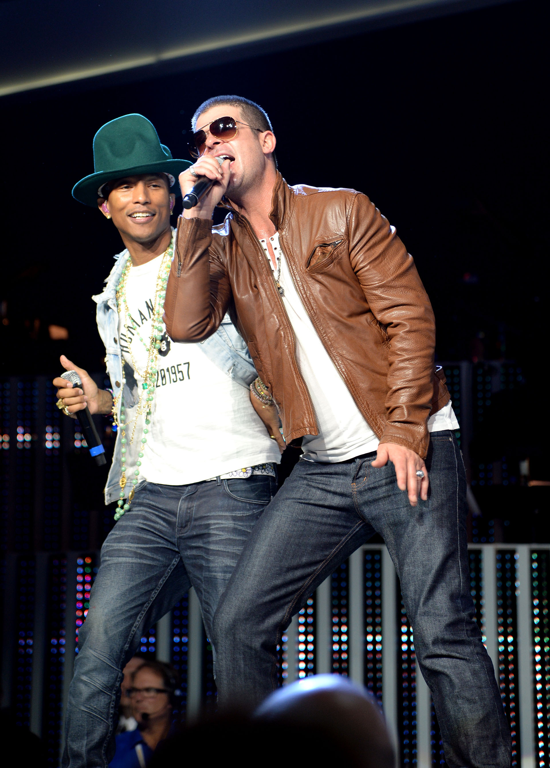 Robin Thicke y Pharell Williams deberán pagar 5 millones de dólares a la familia de Marvin Gaye por el plagio de “Blurred Lines” (Foto: Jamie McCarthy / GETTY IMAGES NORTH AMERICA / AFP)