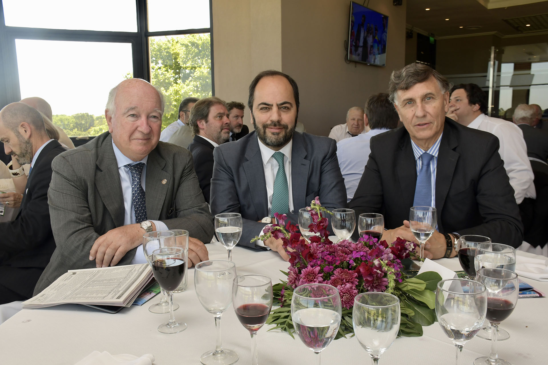Pablo Piffaretti, socio del Jockey Club y ex miembro de la comisión del Hipódromo de San Isidro, Pablo Kavulakian , titulares de LARC (Latin American Racing Channel) y Carlos Rossi, presidente de la OSAF (Organización Sudamericana de Fomento del Sangre Pura de Carrera)