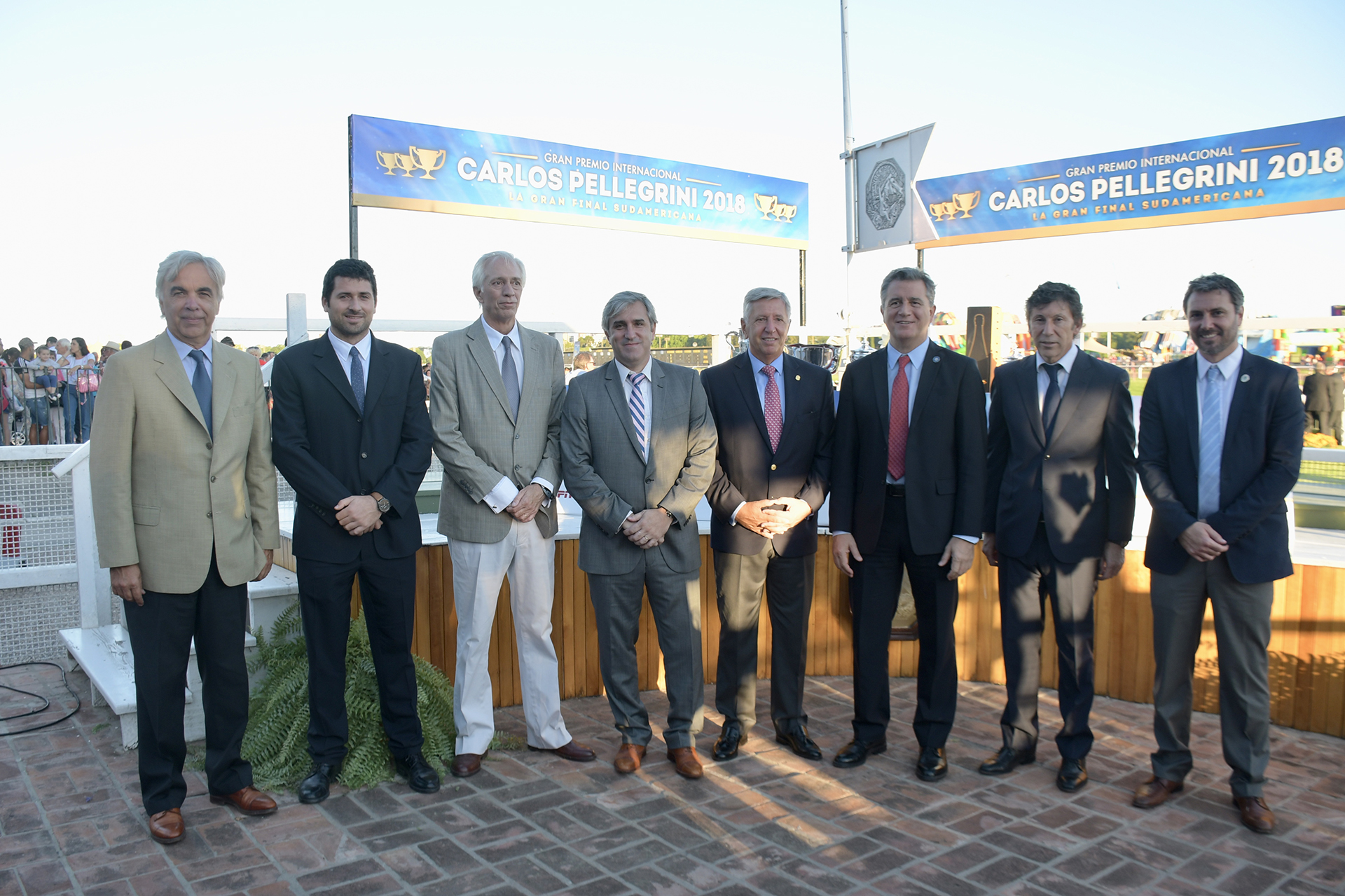 Diego Zavaleta (Integrante de la Comisión de Carreras), Juan Cruz Ramallo (Integrante de la comisión de carreras), Juan Mariano Villar Urquiza (Presidente de comisión de carreras del Hipódromo de San Isidro), Luis Miguel Etchevere (secretario de Agroindustria del Ministerio de Producción y Trabajo), Gustavo Posse (Intendente de San Isidro)
