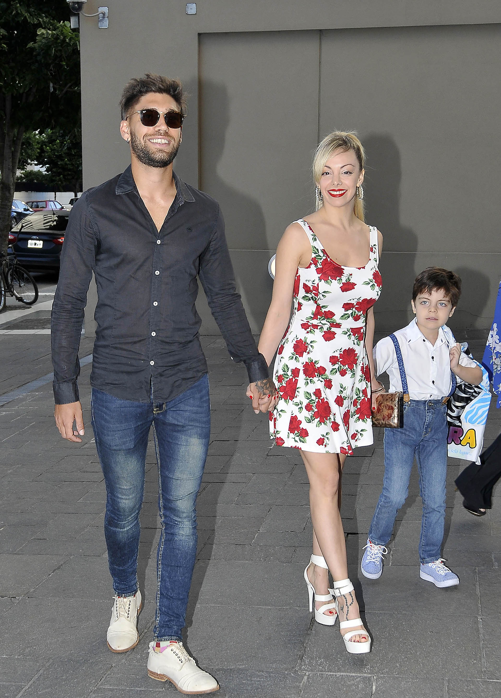 Gisela Bernal llegó a la fiesta de Matilda con su hijo Ian y su pareja