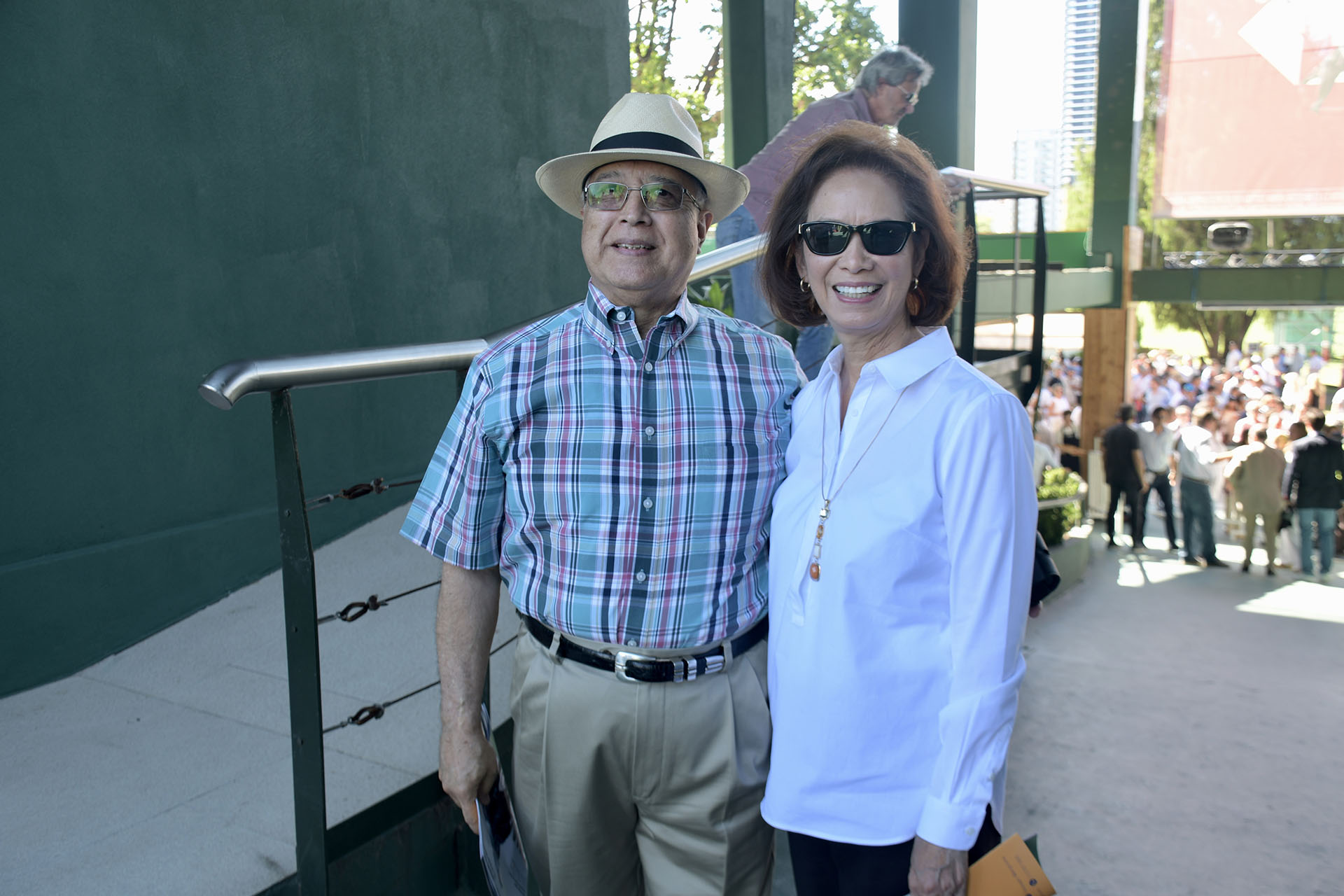 El embajador de los Estados Unidos en la Argentina, Edward C. Prado, y su mujer María en la final del 125º Abierto Argentino de Polo de Palermo
