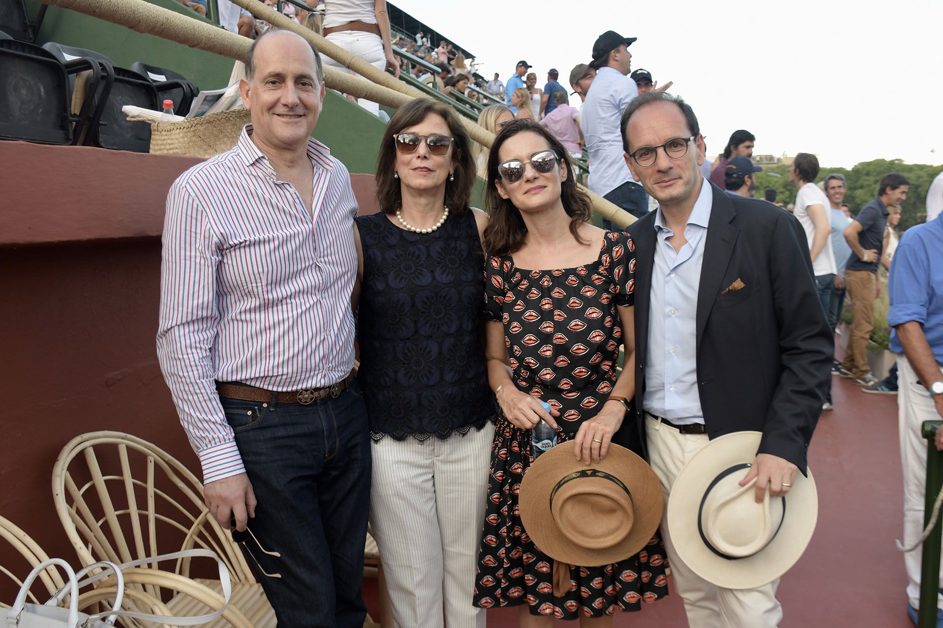 El vicecanciller Daniel Raimondi y su mujer junto al embajador de Italia en la Argentina, Giuseppe Manzo, y su esposa
