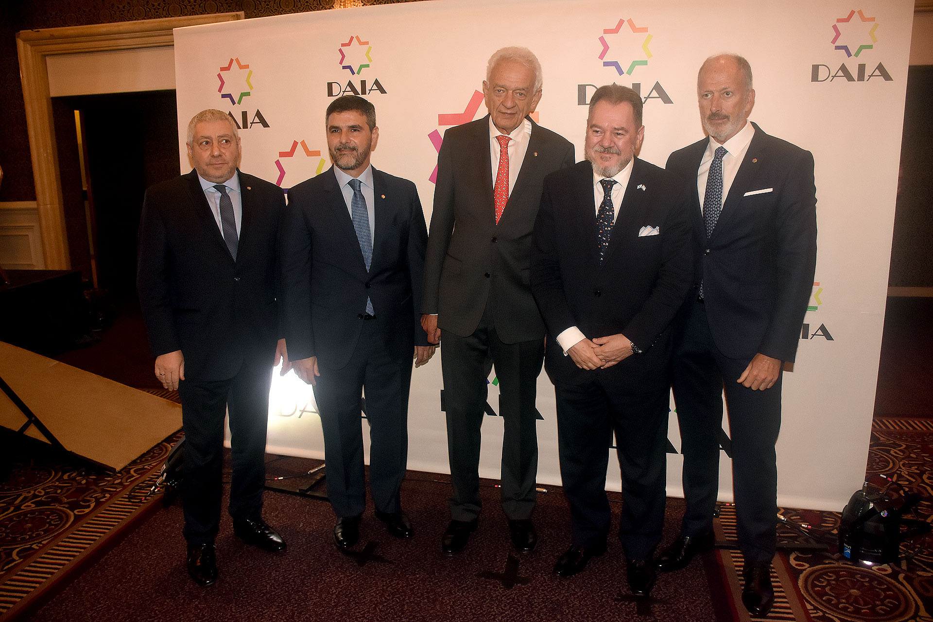 Marcos Cohen, tesorero de la DAIA; Alejandro Zuchowicki, secretario general; David Stalman, vicepresidente primero, y el presidente Jorge Knoblovits reciben al presidente de la Cámara de Comercio Argentino Israelí, Mario Montoto