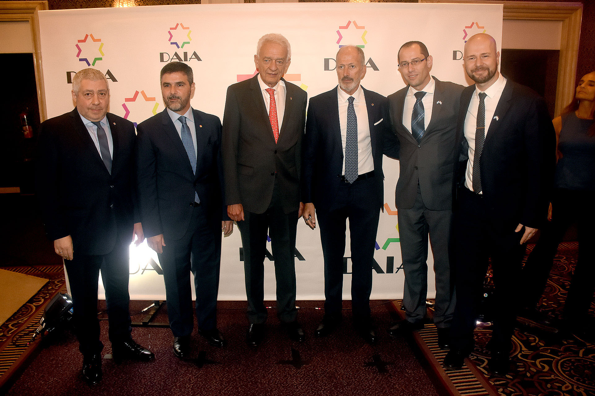 Marcos Cohen, tesorero de la DAIA; Alejandro Zuchowicki, secretario general; David Stalman, vicepresidente primero, y el presidente Jorge Knoblovits reciben a Ronen Krausz, Consejero Político de la embajada de Israel, y a Yossi Zilberman, Agregado Cultural de esa embajada