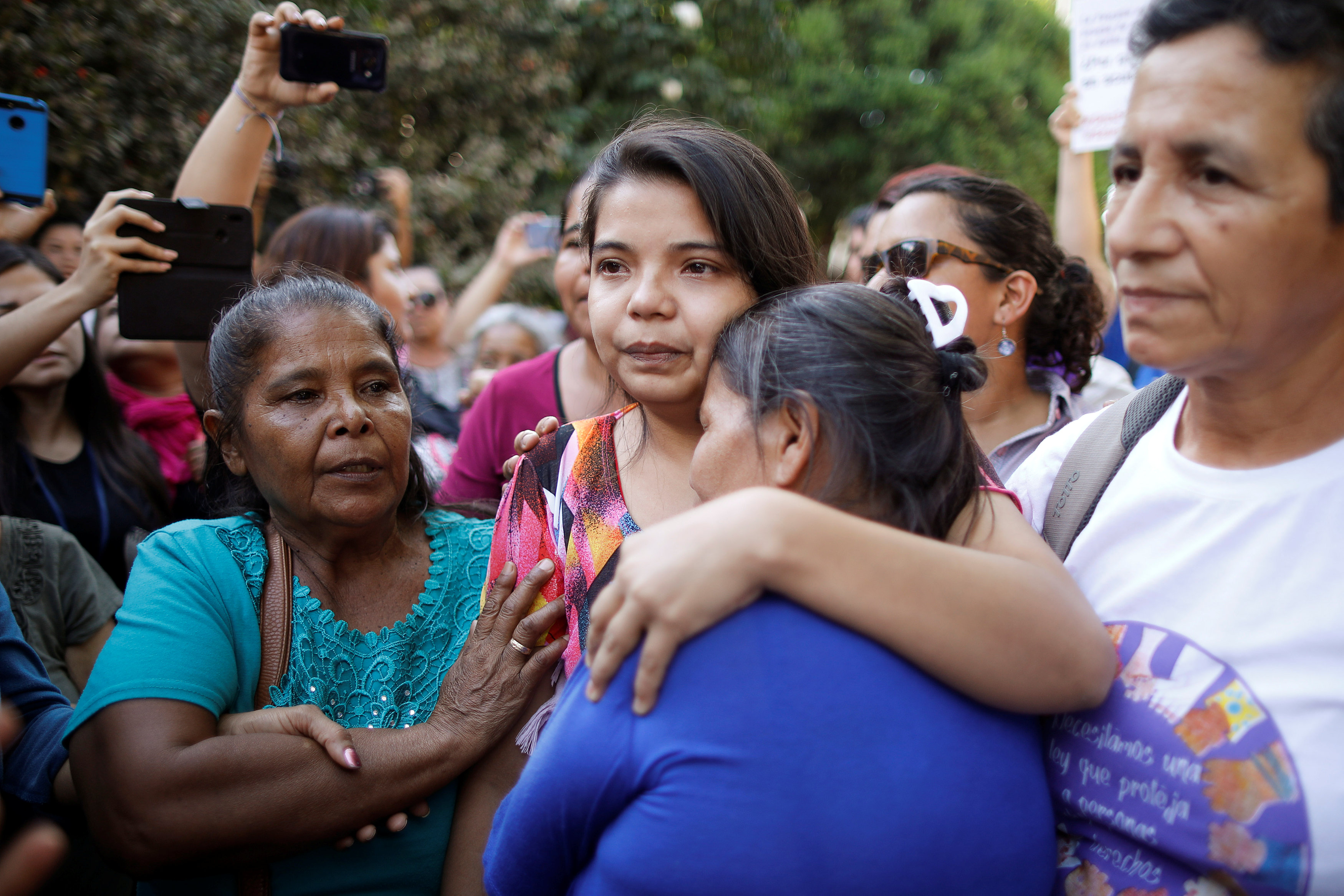 Imelda Cortez tras ser liberada en Usulutan, El Salvador (REUTERS/Jose Cabezas)