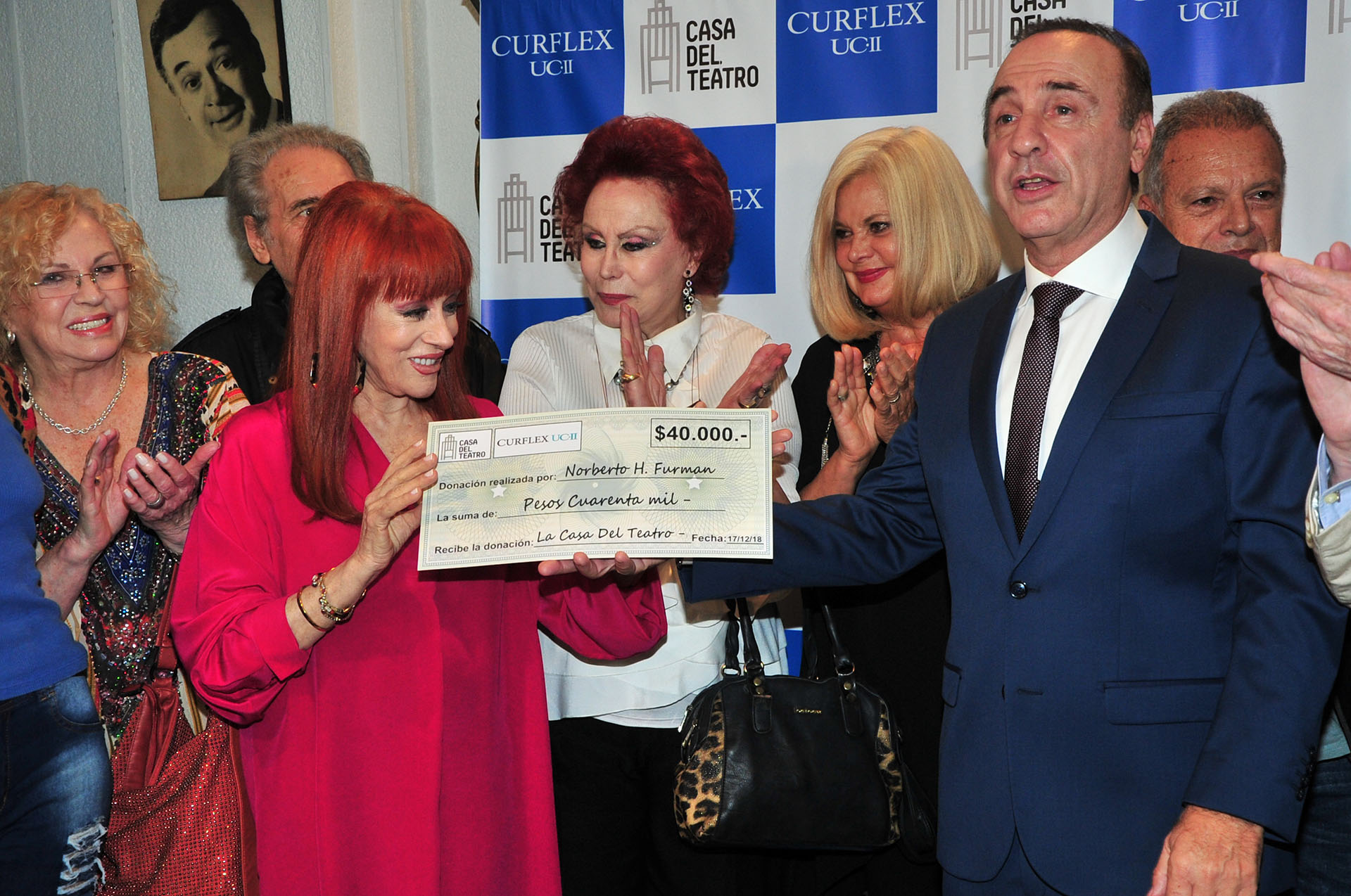 El Dr. Furman donó a la Casa del Teatro el cachet por su participación en una publicidad
