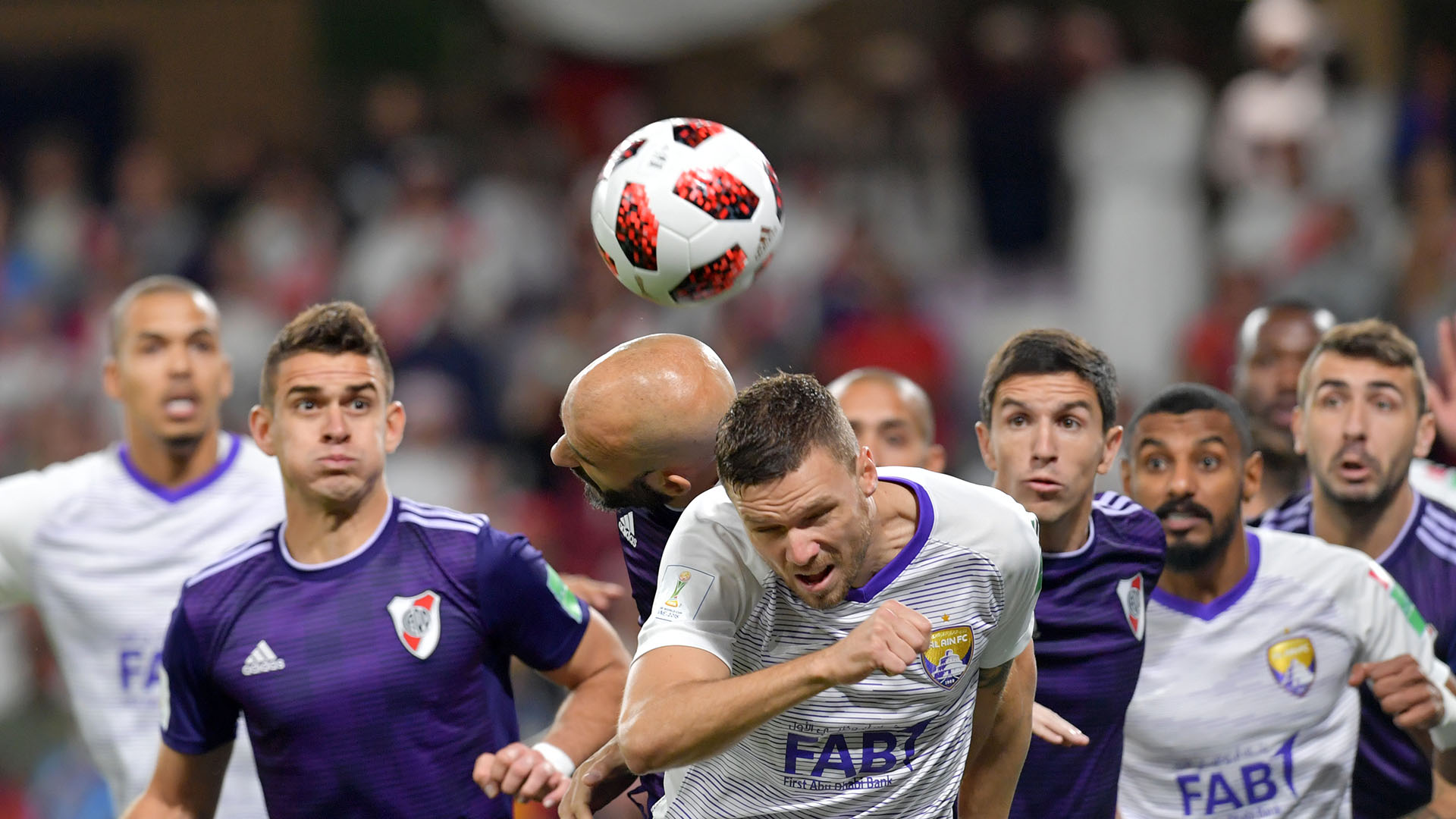Javier Pinola tuvo una pobre producción en la zaga central de River
