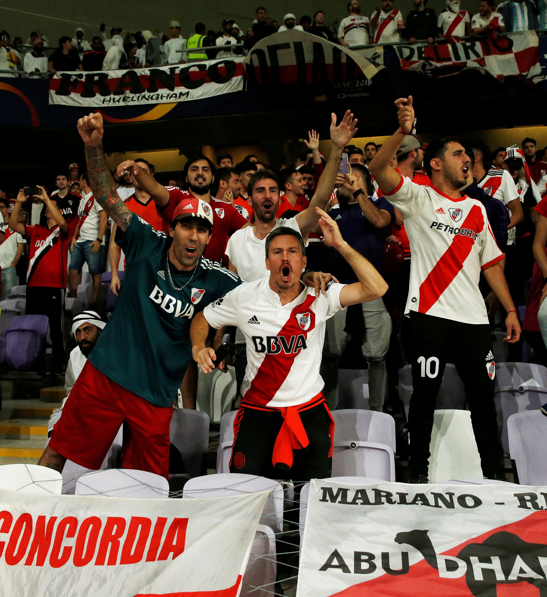 Mucho público de River se hizo presente en el Hazza Bin Zayed Stadium de la ciudad de Al Ain en Emiratos Árabes Unidos