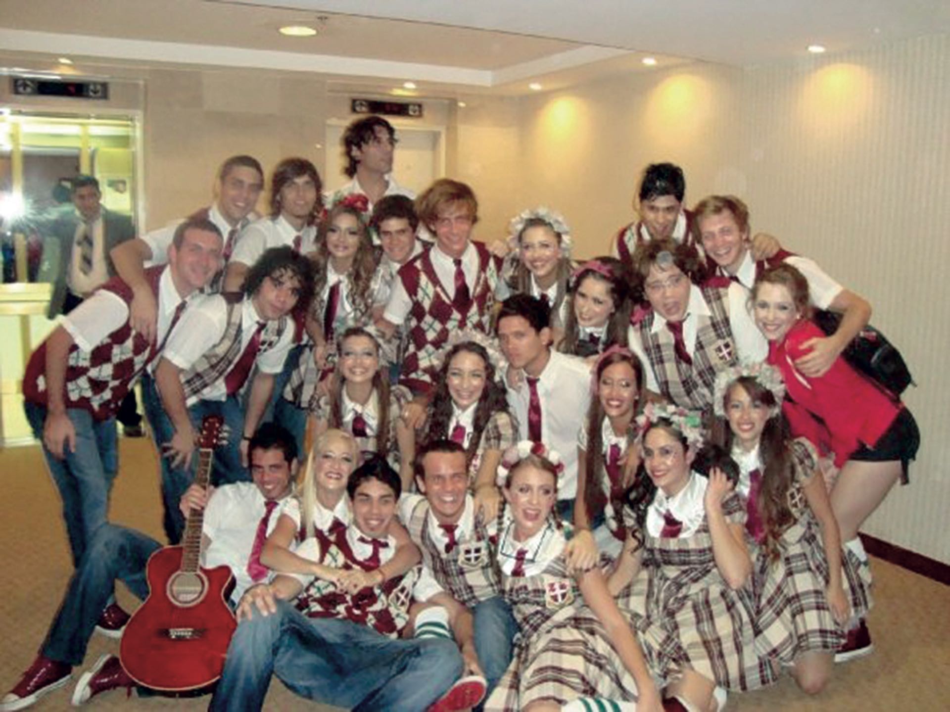 Así se disponía el elenco de Patito Feo a dar el último show de la gira en Managua. Al regreso al hotel Holiday Inn, ocurrió lo que Thelma relató.