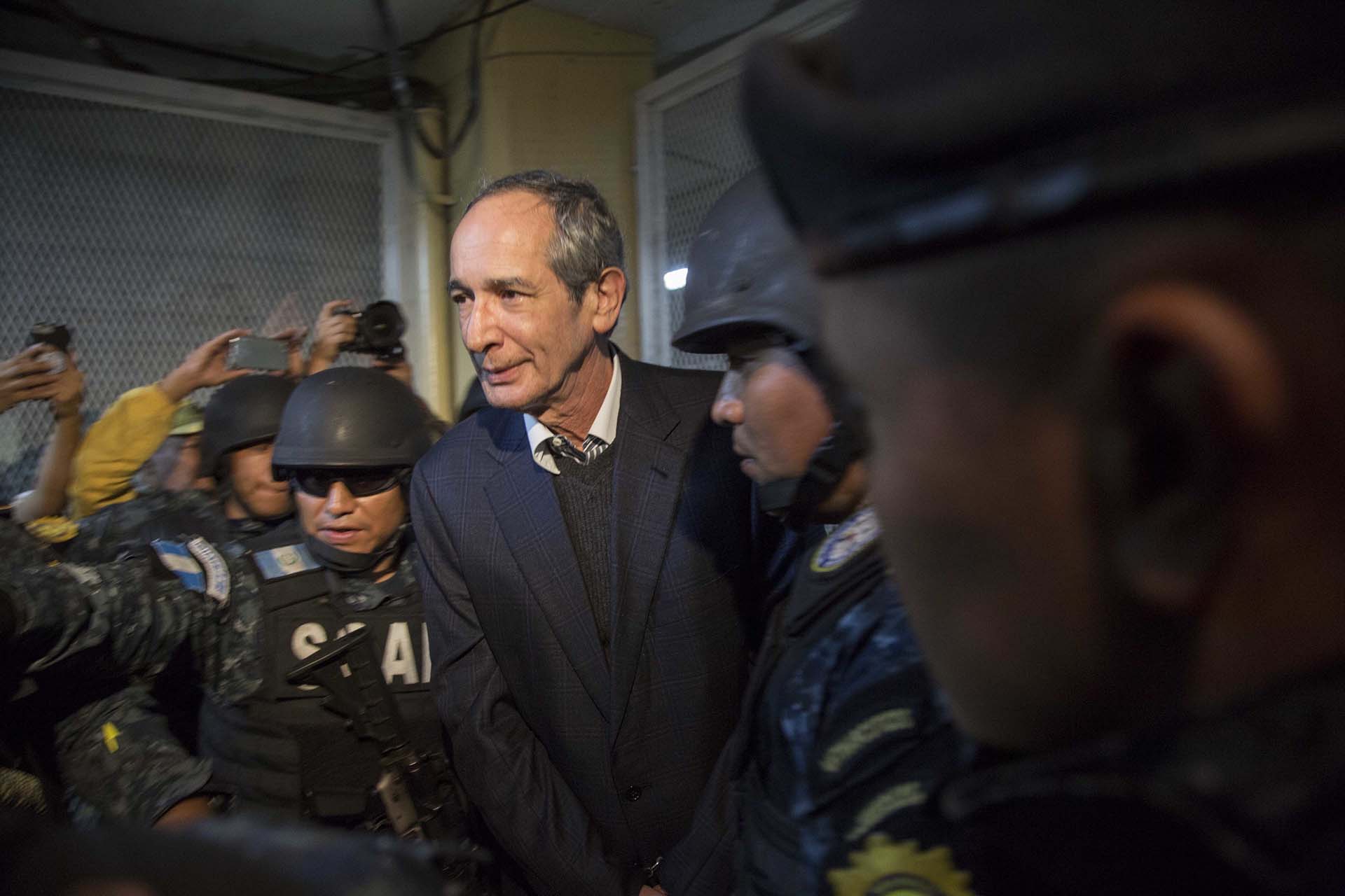 El ex presidente de Guatemala Álvaro Colom es detenido por corrupción y llevado ante la Justicia el 13 de febrero