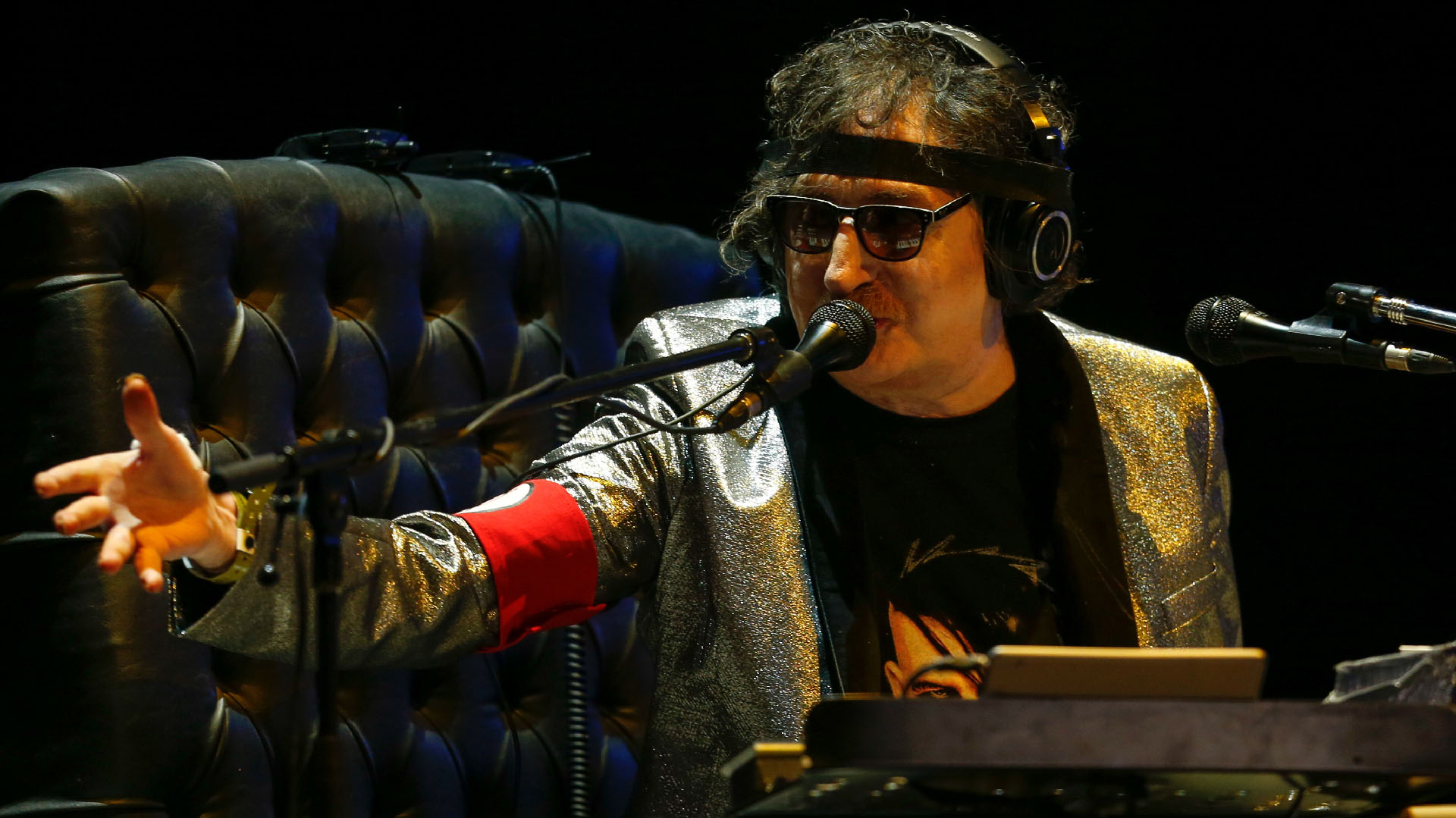 “¡¿Quién carajo es Tesla?!”, preguntó el músico a su público