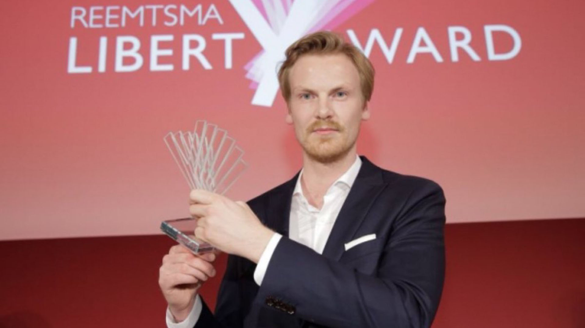 Claas Relotius, tras ganar el Reemtsmat Liberty Award en 2017 (@JetztHallo)