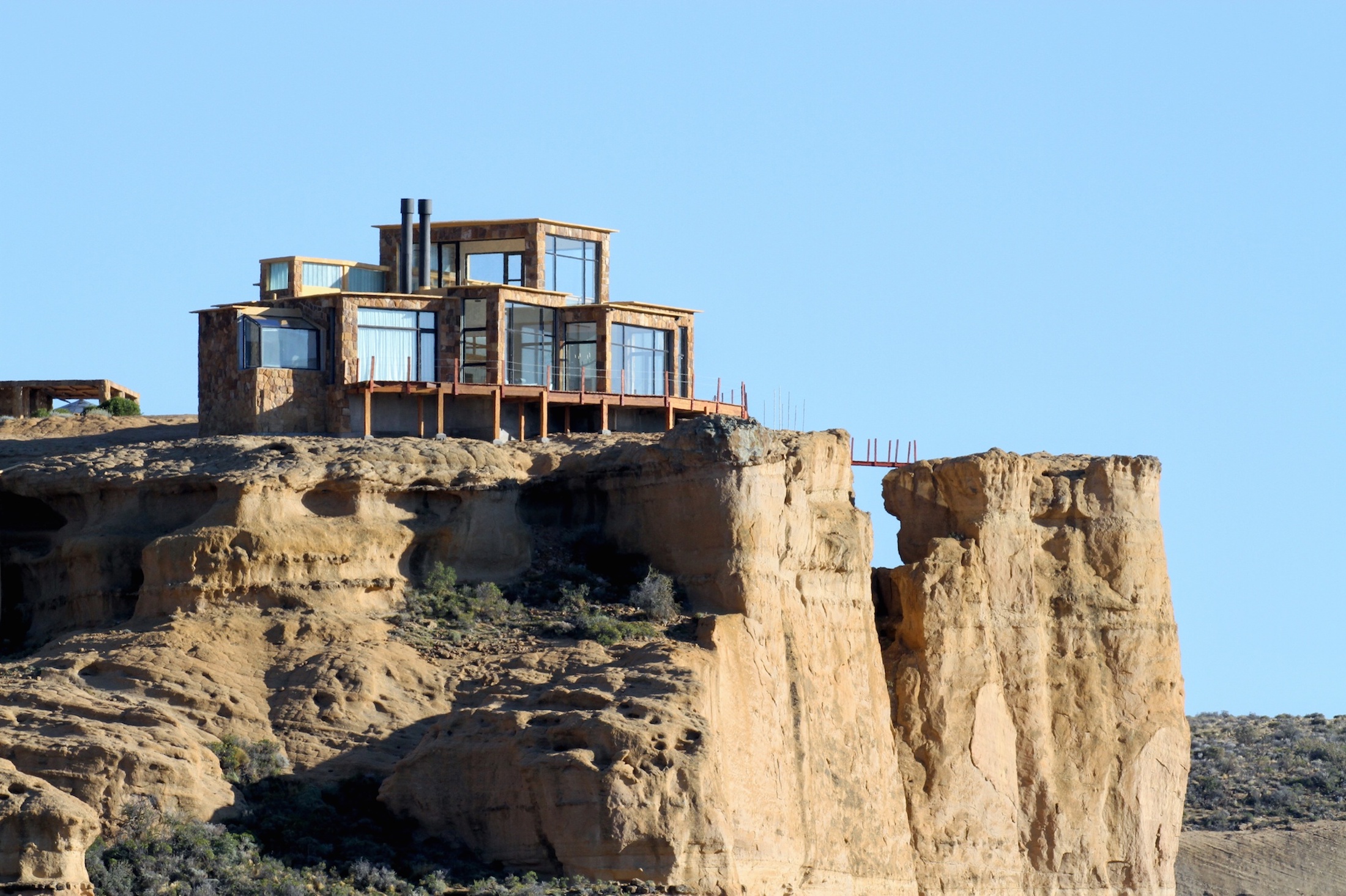 La casa está construida sobre una roca antigua que tiene más de 50 millones de años.