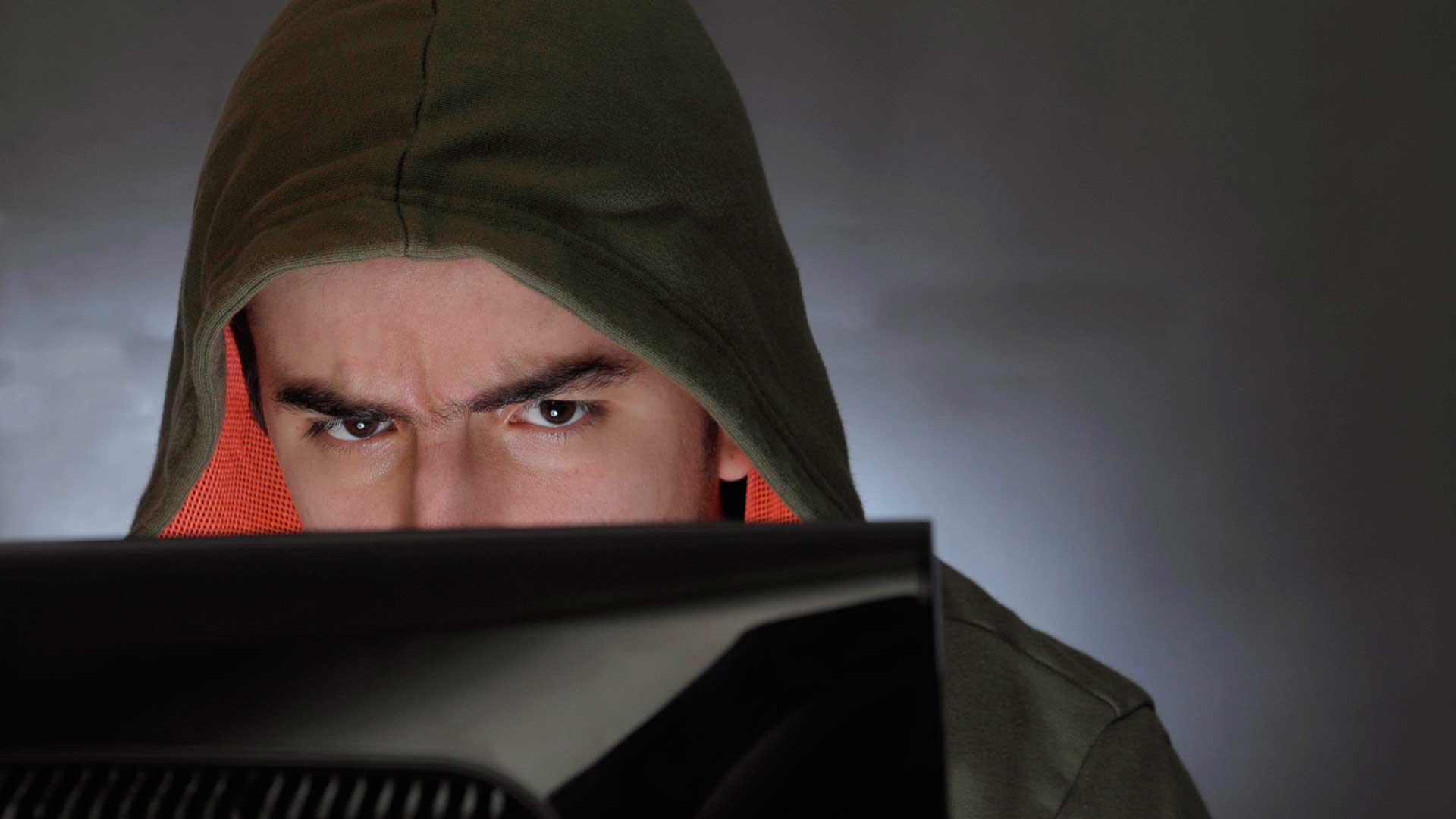 Los ciberataques y el robo de datos personales hacen de Internet una fuente de problemas y amenazas. Foto: Fernando Calzada/DEF.