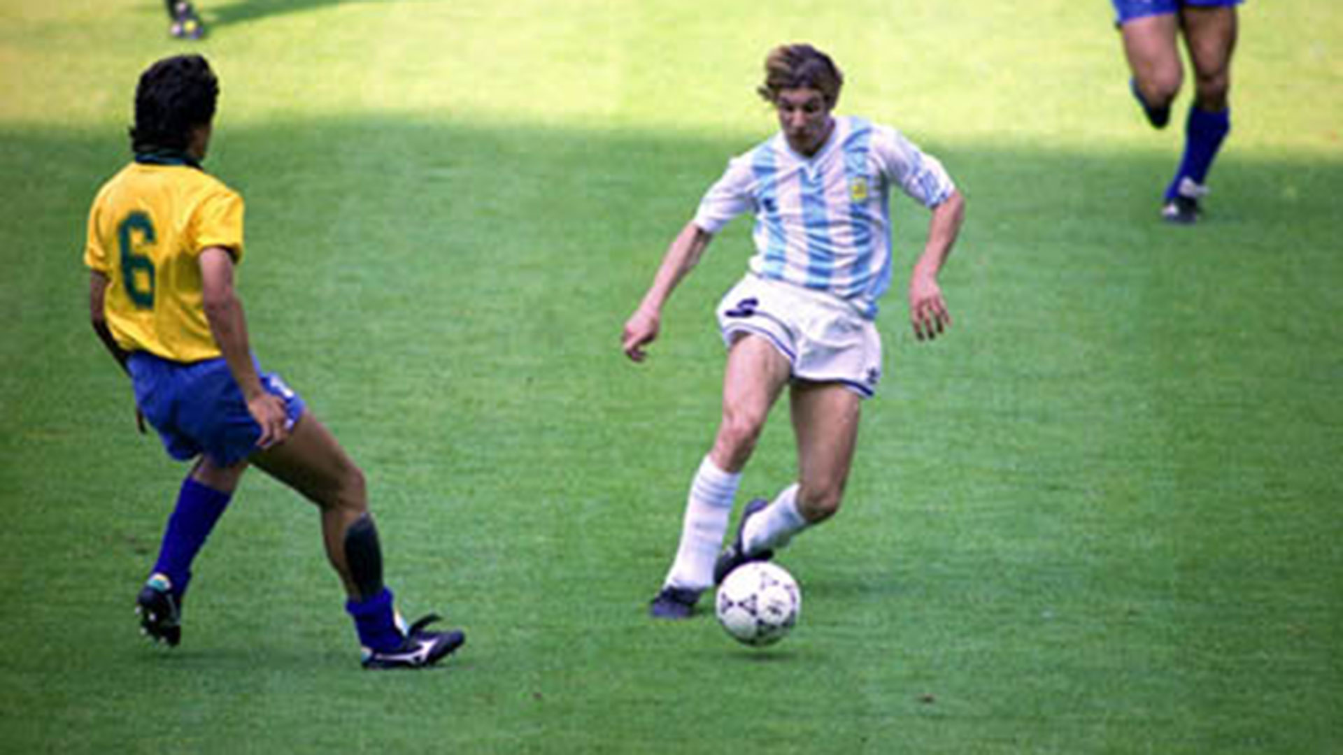 Caniggia durante el partido entre Argentina y Brasil por octavos de final (Mundial Italia 90)