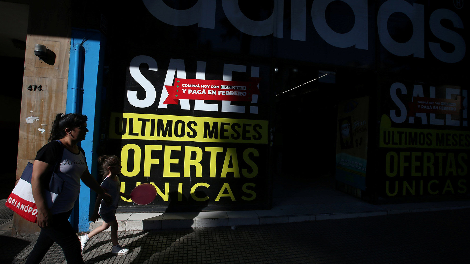 Los precios de los alquileres y la caída de la demanda impactan en el comercio (REUTERS/Agustin Marcarian)