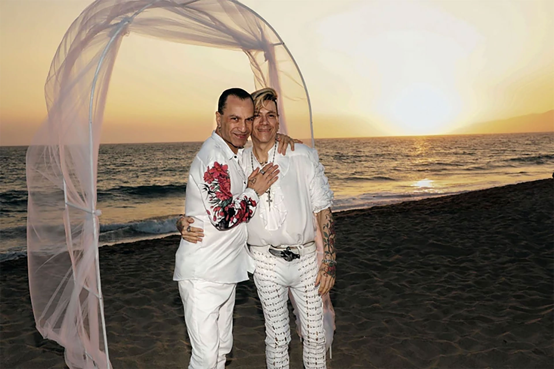 Su unión civil fue en 2008, su casamiento legal en 2010 y este año fueron por más. Precursores de la lucha por los derechos del matrimonio igualitario en Argentina, el diseñador y su esposo renovaron sus votos en una ceremonia en Malibú, California.