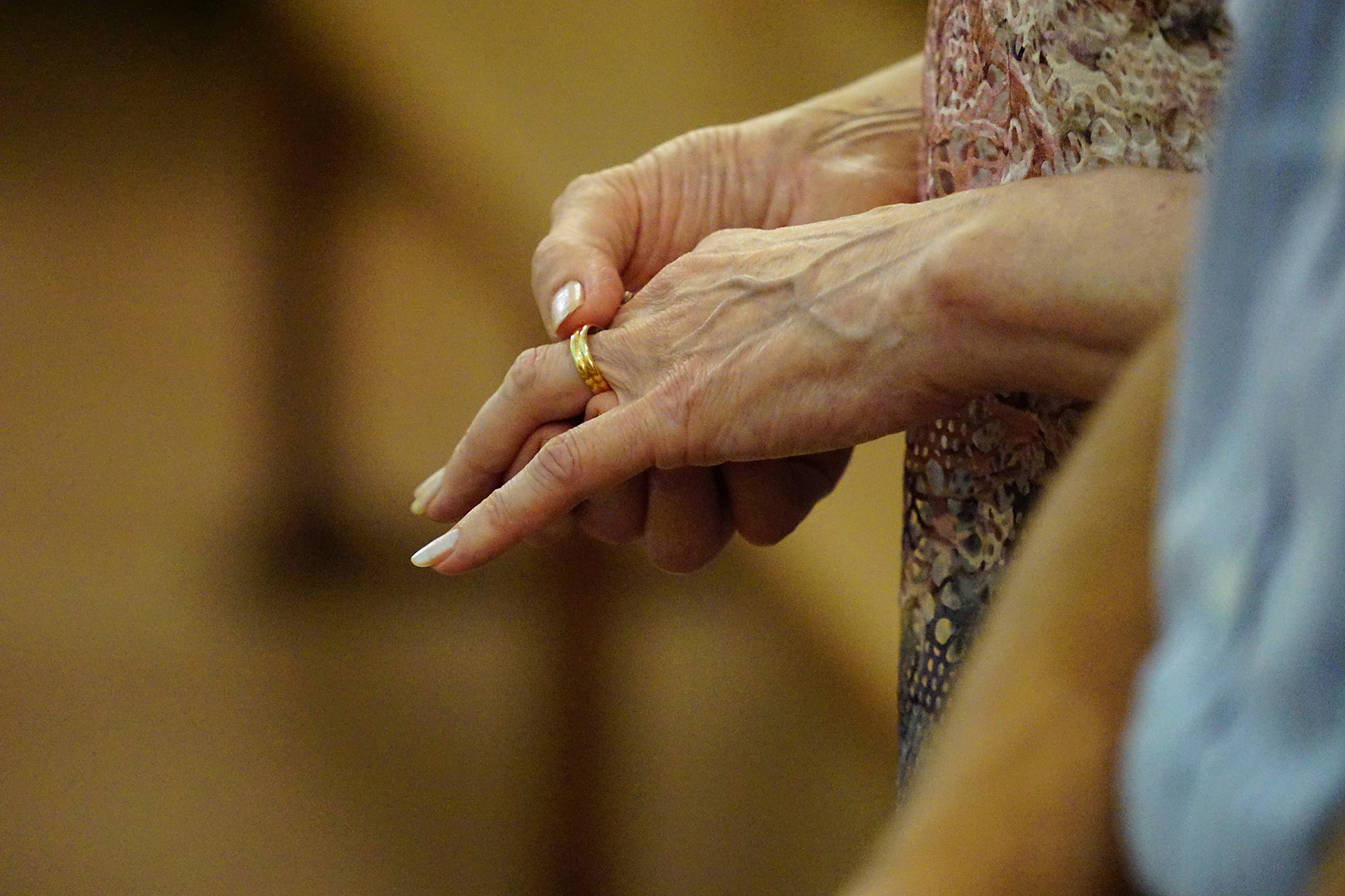 Hizo engarzar las alianzas con un joyero, a la fecha de su boda -21 de diciembre de 1973- le sumó la fecha de la renovación de su amor por el capitán que dio su vida por la Patria: 21 de diciembre de 2018 (Daniel Ramonell)