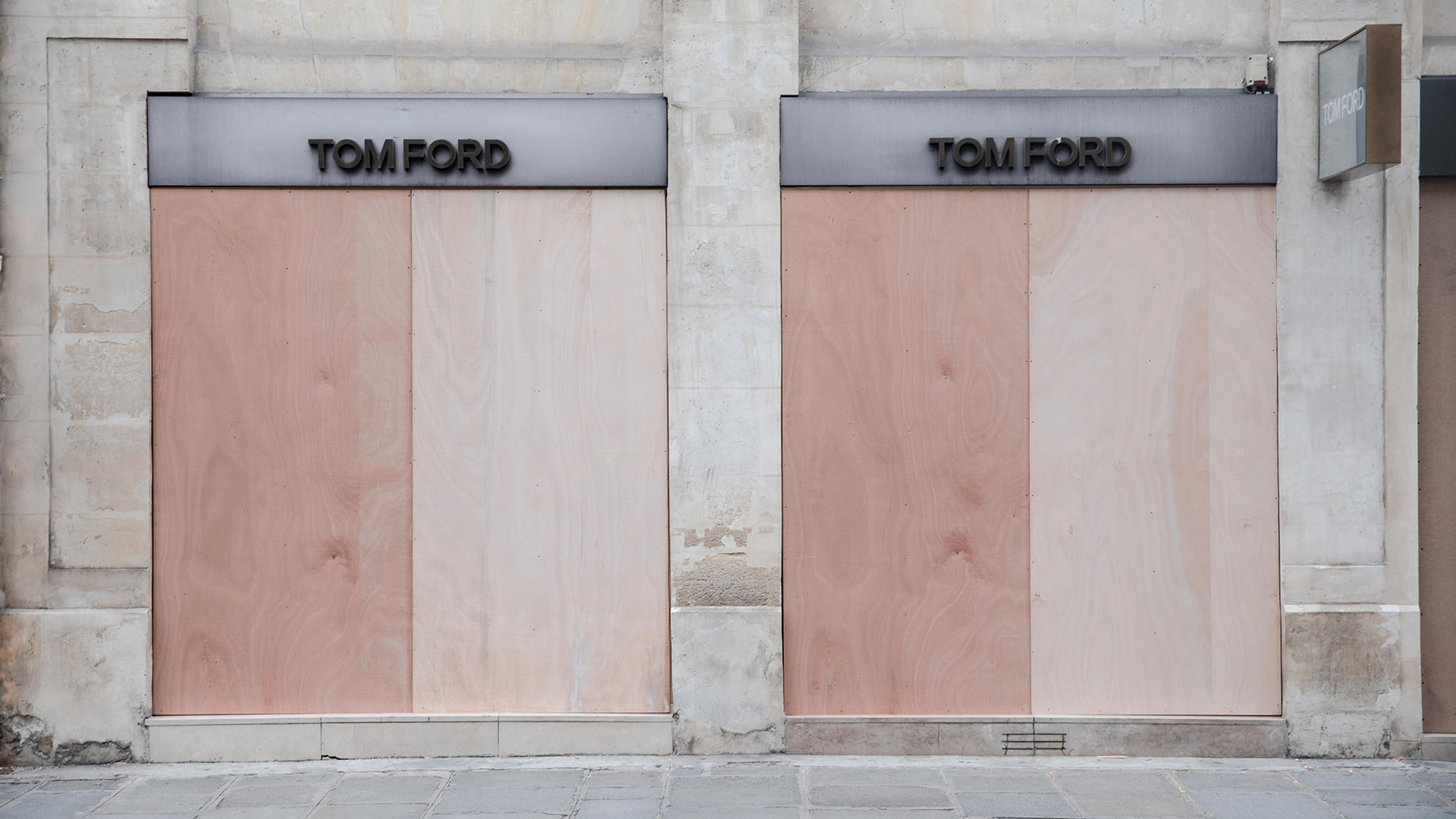 Tom Ford también protegió sus puertas