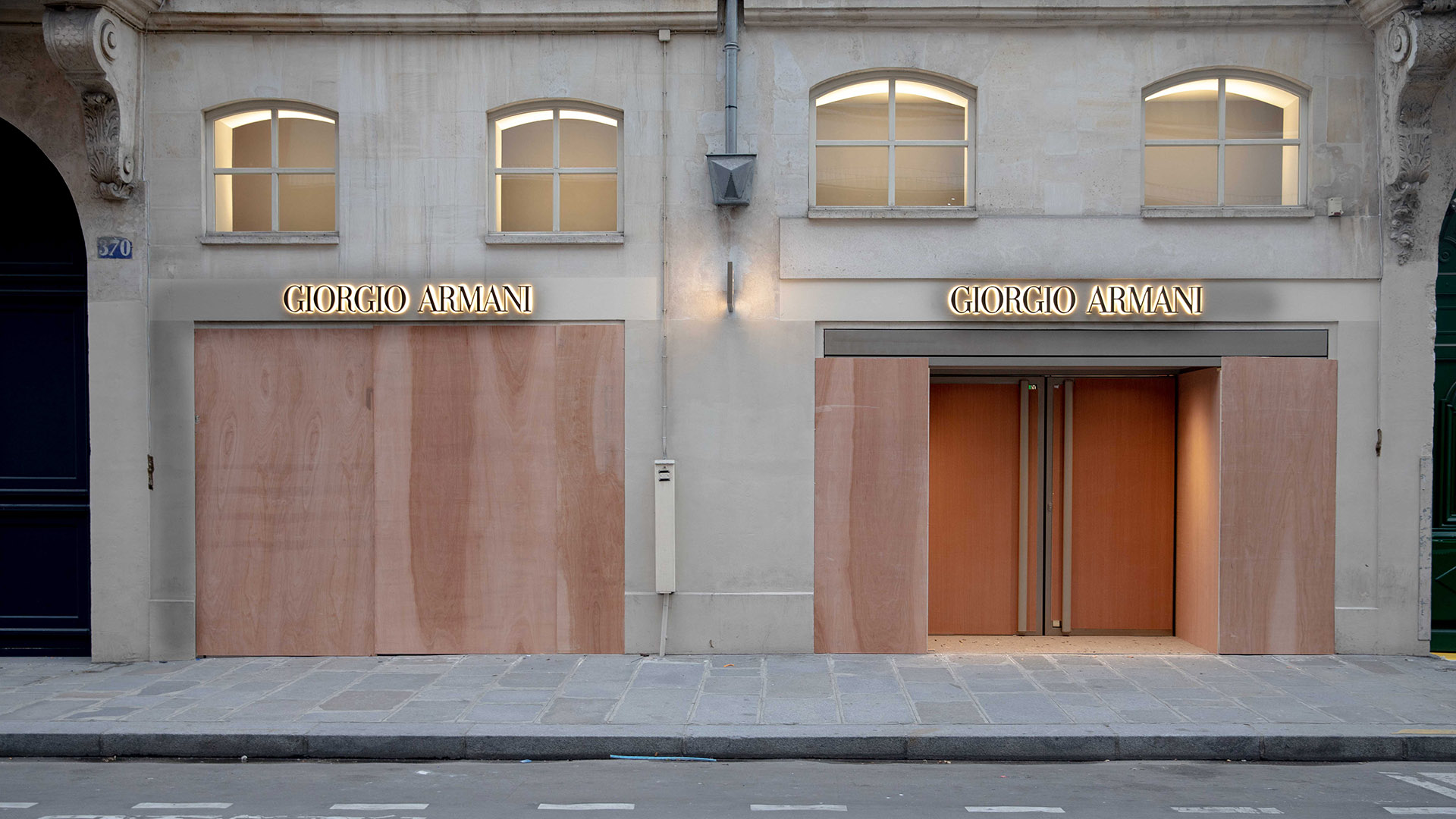 La vidriera de la casa italiana Giorgio Armani