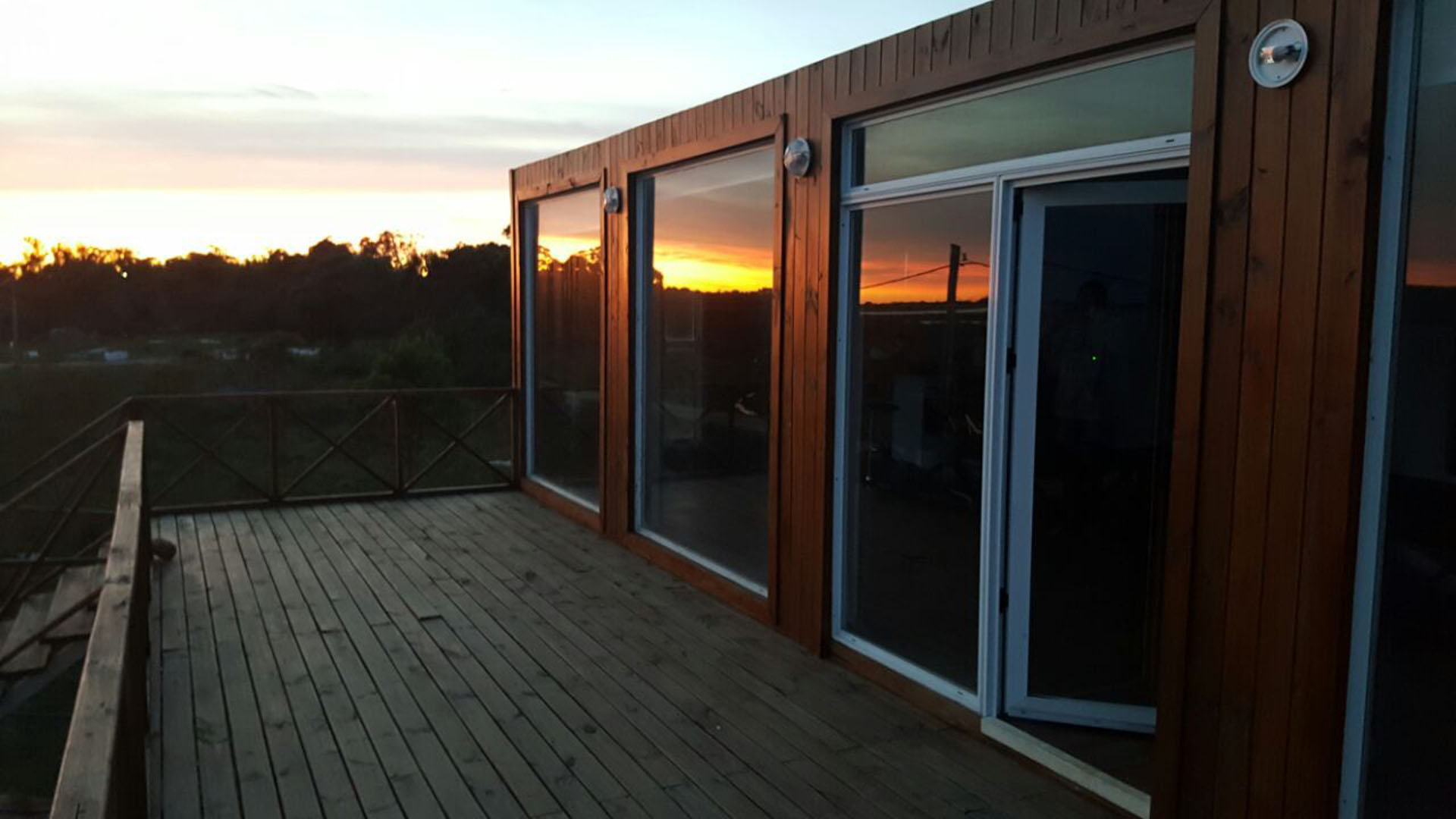 Vista desde el deck de la magnífica piscina recientemente construida en Casa Medellín