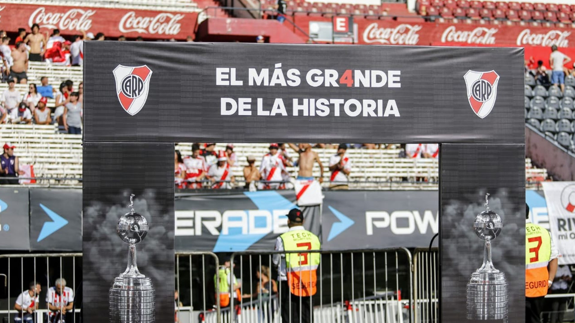 Rafael Santos Borré, Franco Armani and Juanfer Quintero, who traveled directly to Colombia, called the stadium blowing alone. They will tremble with a great holiday away