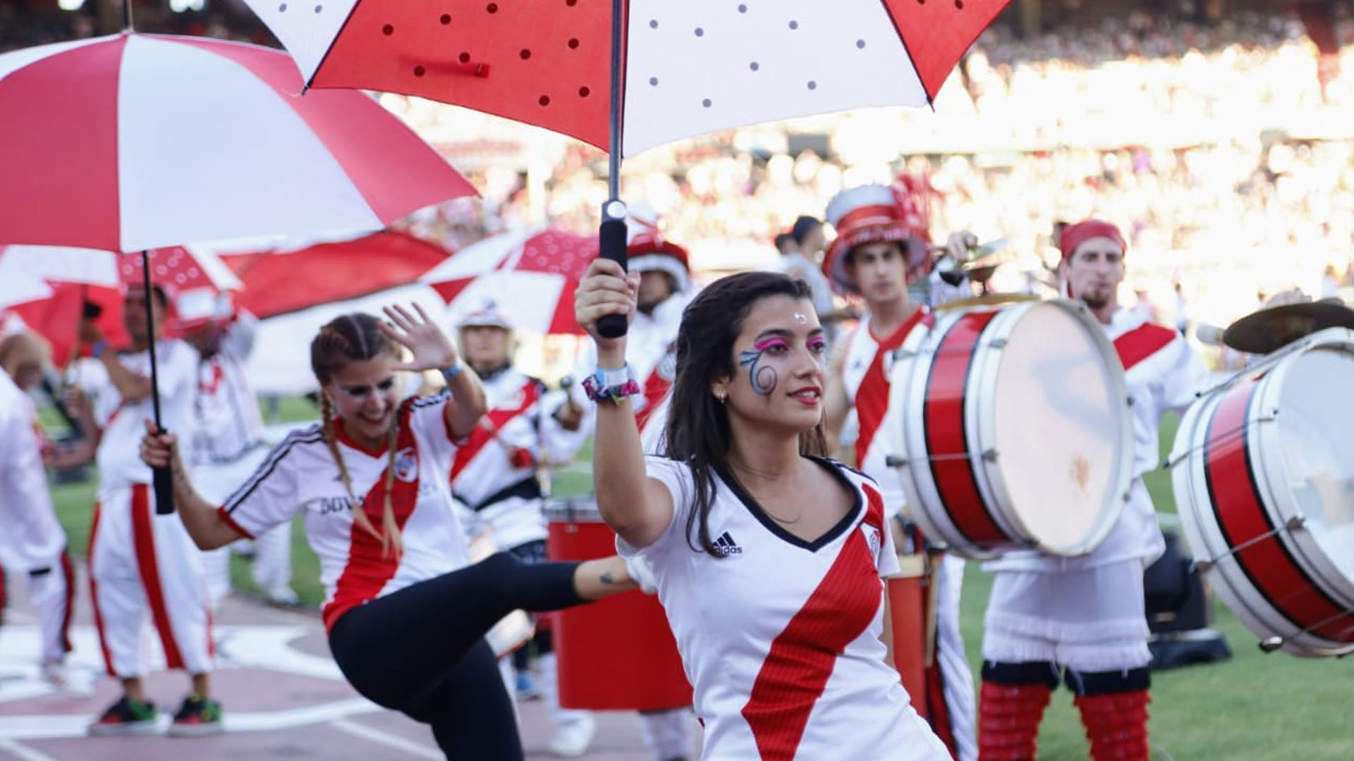 En el Monumental estuvieron los que pudieron viajar a Madrid y los que no, para celebrar la obtenciÃ³n de la Copa Libertadores de AmÃ©rica, ganada el pasado 9 de diciembre en aquella final disputada ante Boca Juniors en el Santiago BernabÃ©u